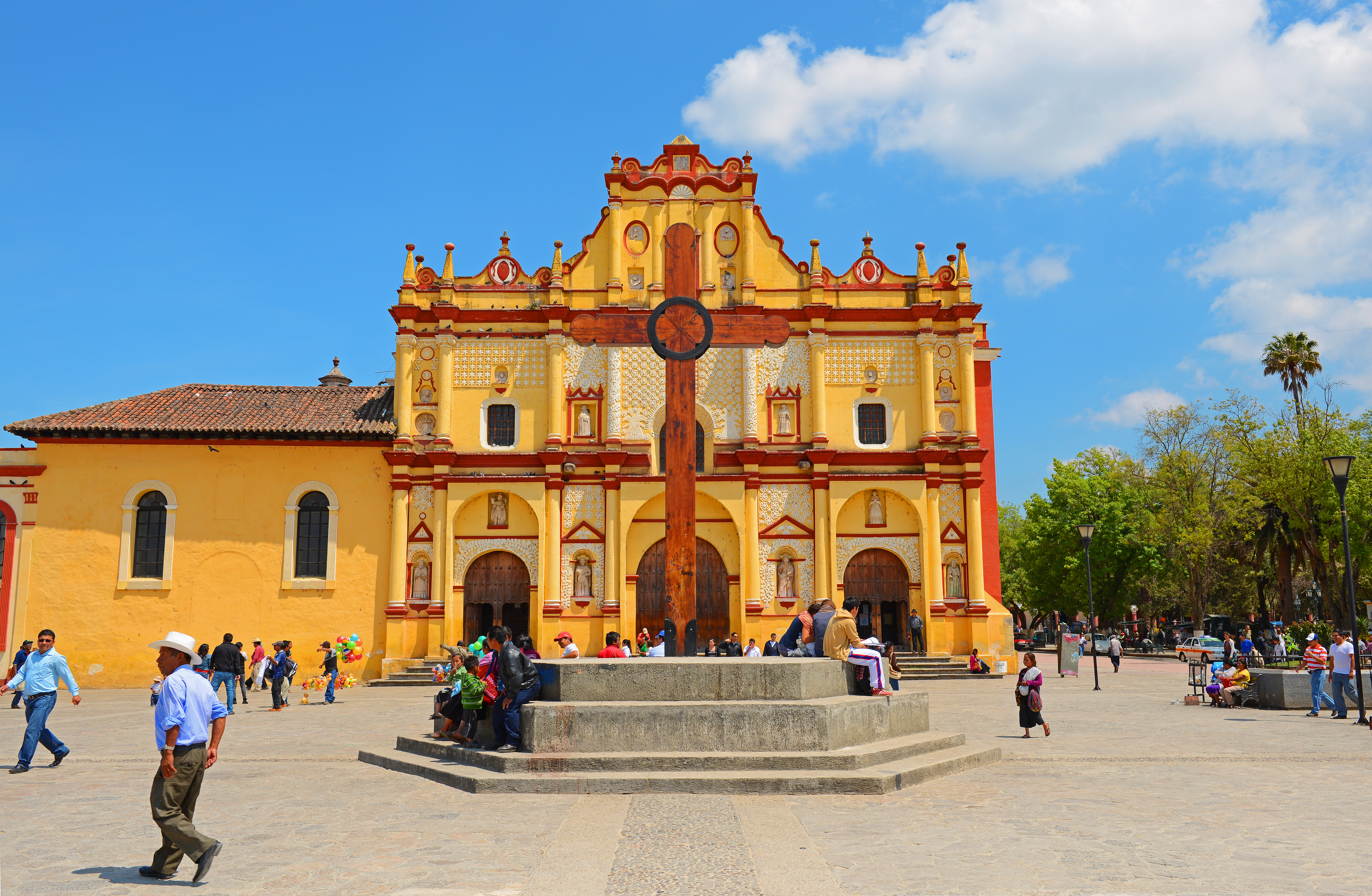 shutterstock_555456844 SAN CRISTOBAL DE LAS CASAS, MEXICO - MARCH 12 2013 The main square of the city with its colorful Catedral.jpg