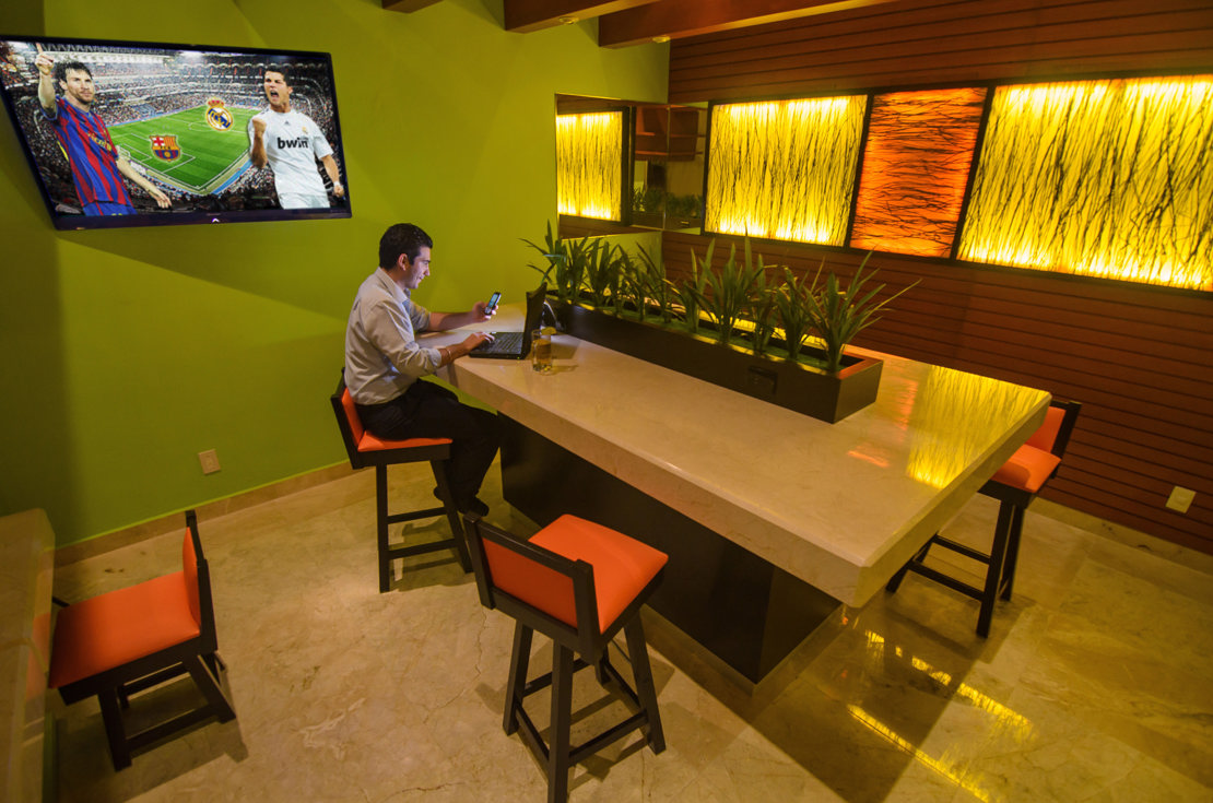 Lobby Bar 3.jpg