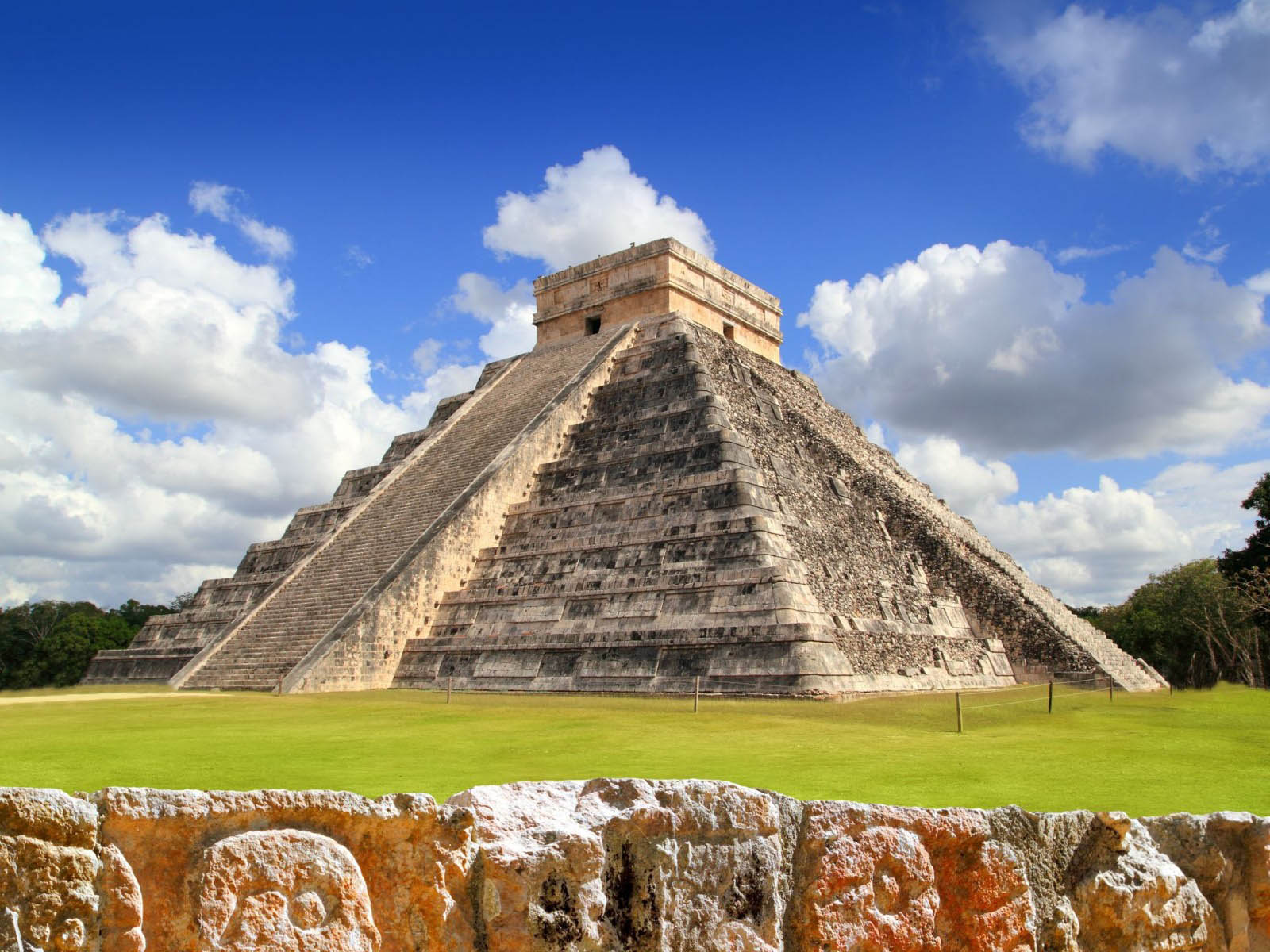 Chichen-Itza 04.jpg
