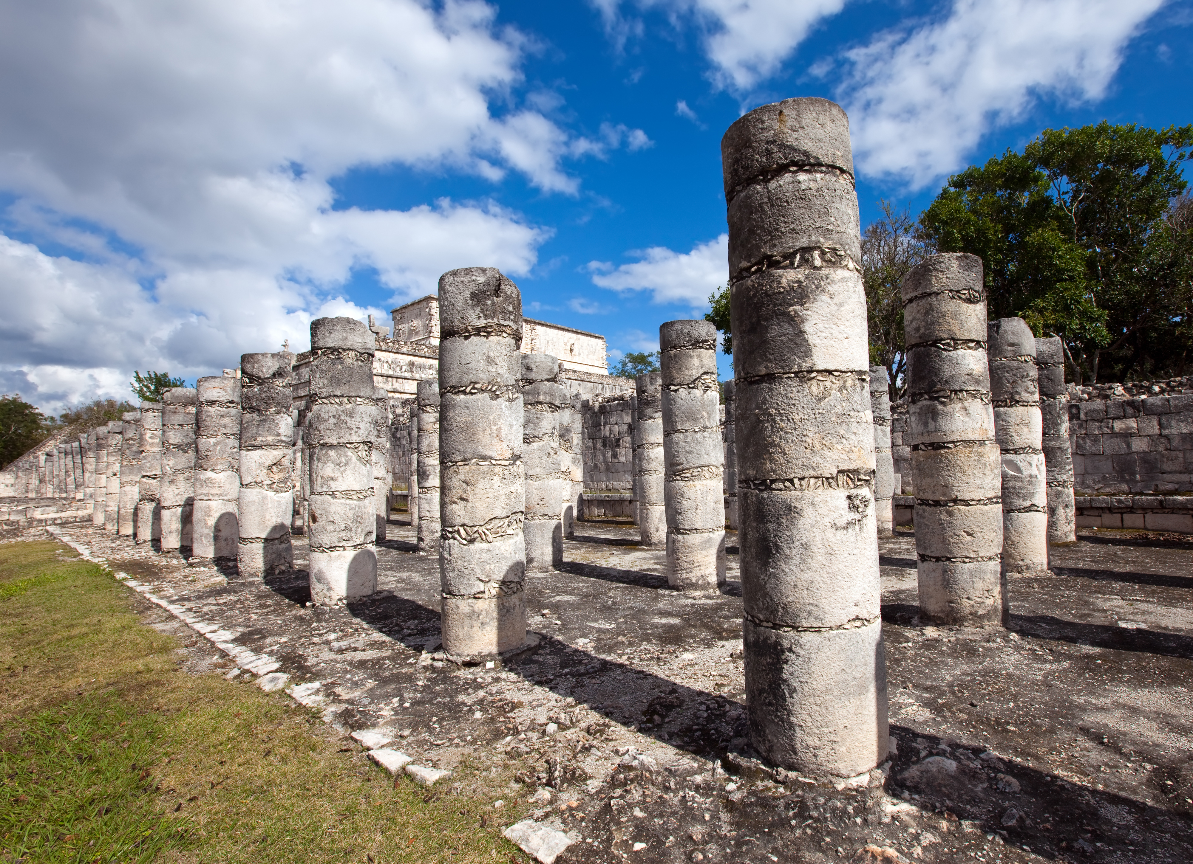 Chichen-Itza 02.jpg