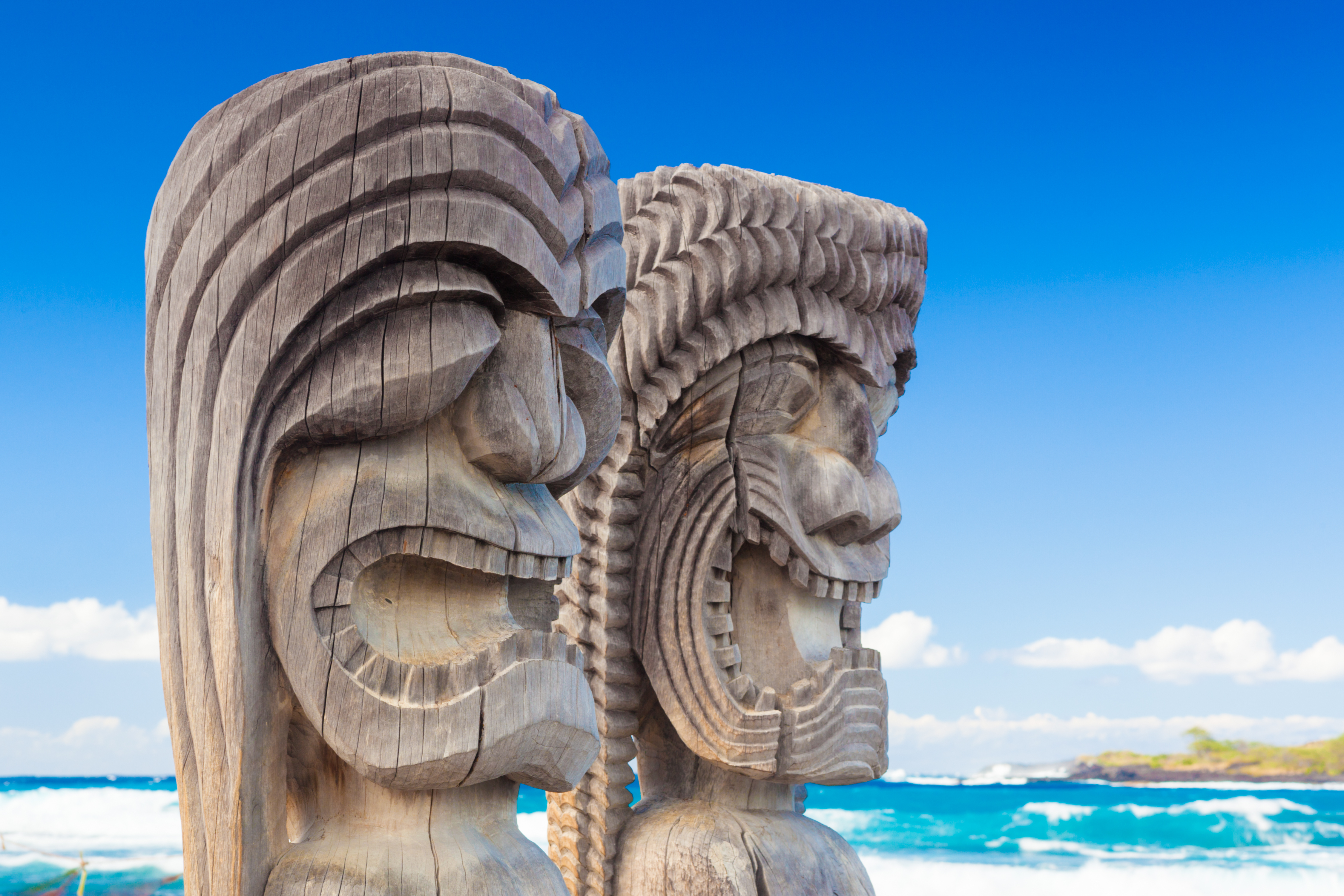 shutterstock_324991481carving of guards at ancient Hawaiian site Pu'uhonua O Honaunau National Historical Park on Big Island, Hawaii.jpg