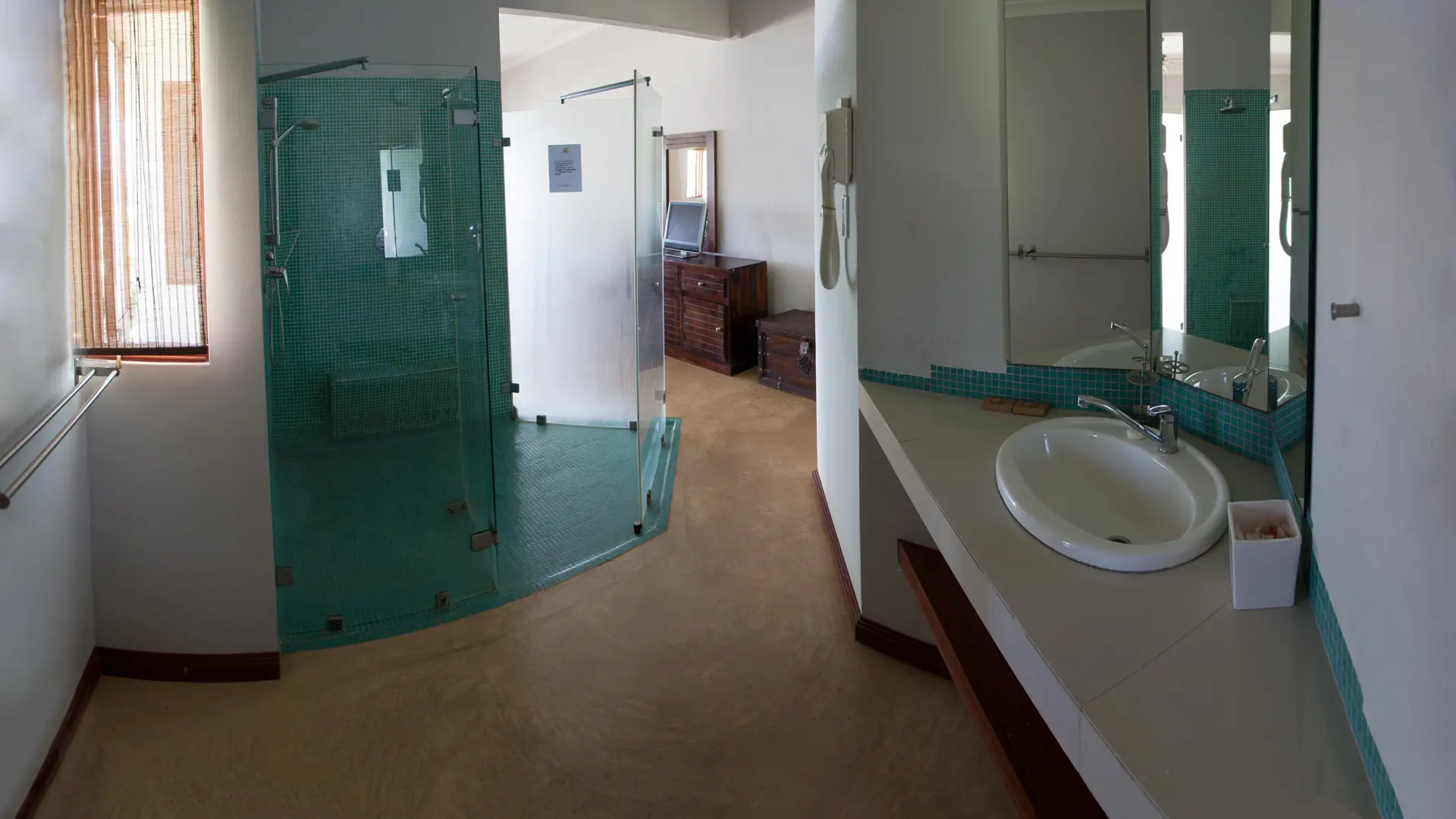 Anse soleil beachcomber-Premier Rooms Bathroom.jpg