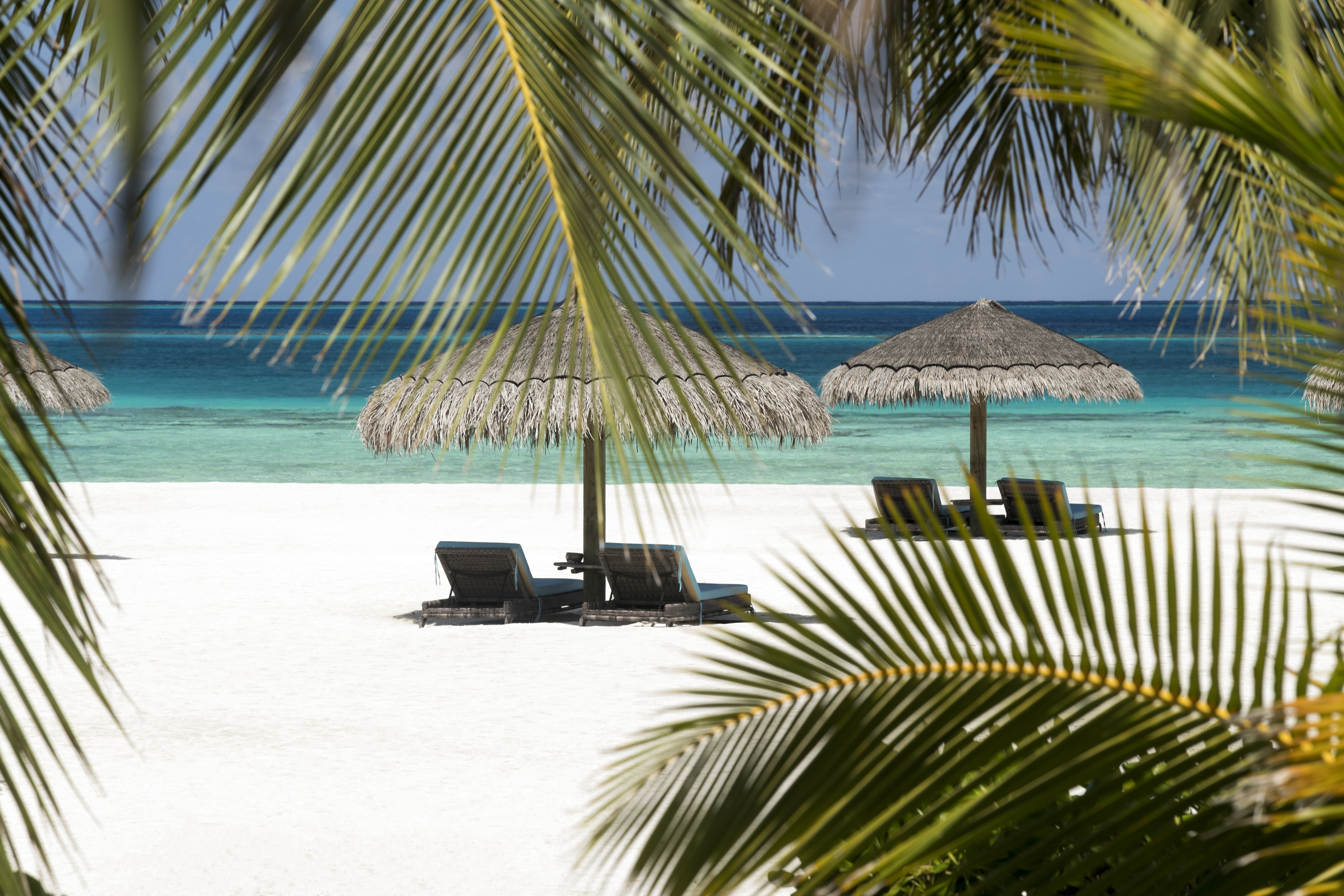 Constance Moofushi Beach 04