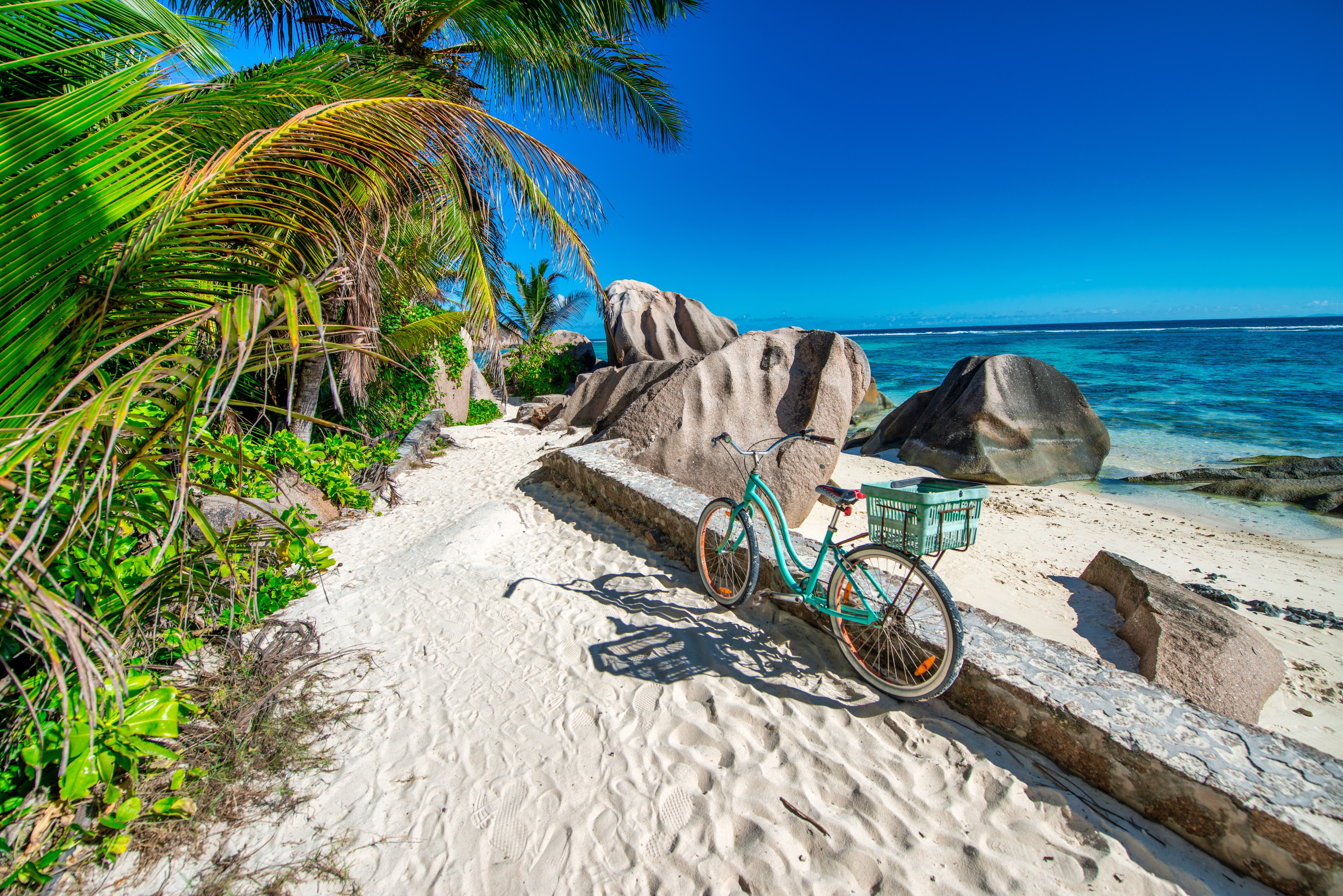 Shutterstock 2506317179 Amazing Landscape Of La Digue Island In The Seychelles Archipelago. Kopi