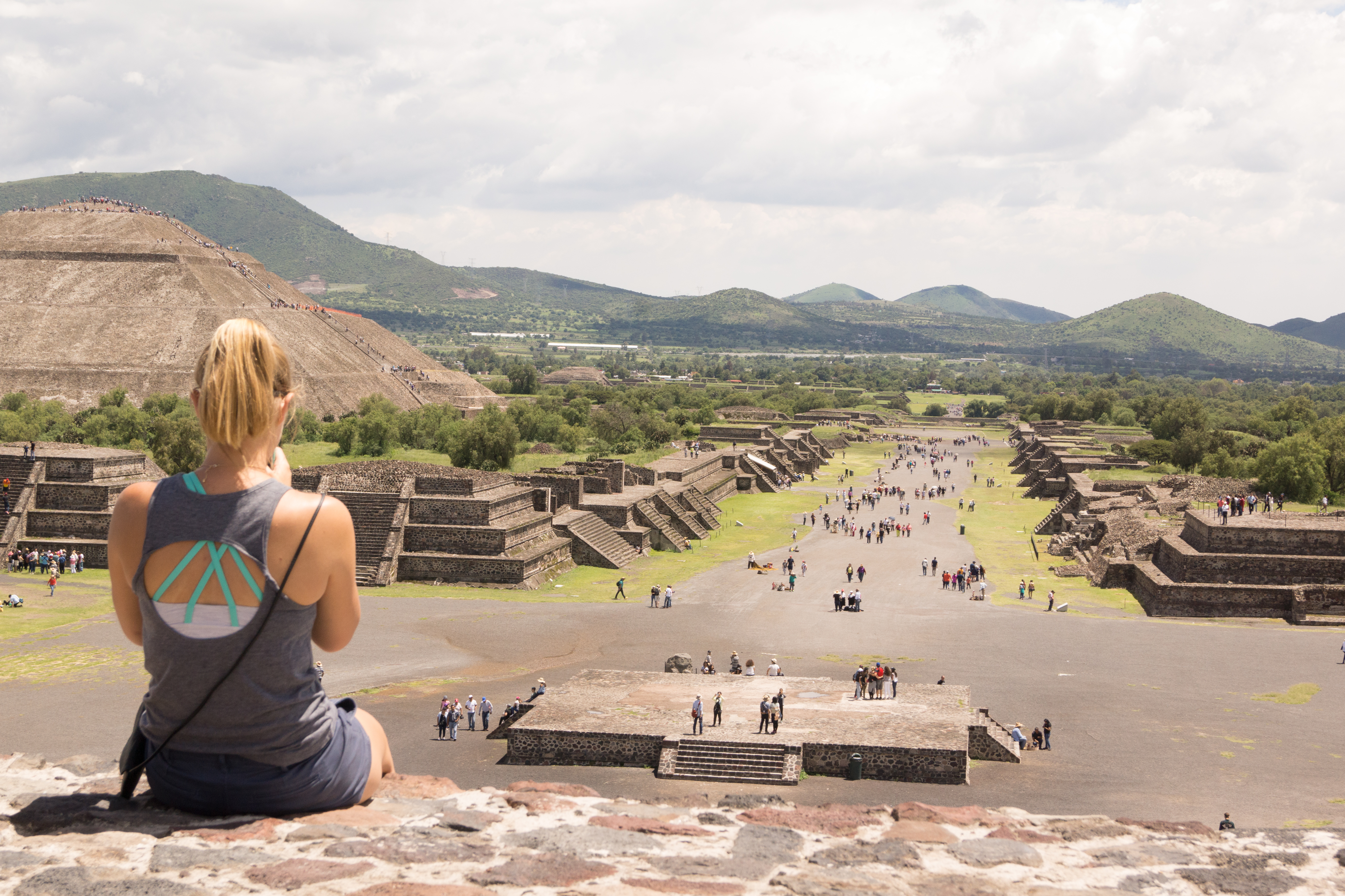 Dette billede viser et besøg på det arkæologiske sted Teotihuacan i Mexico