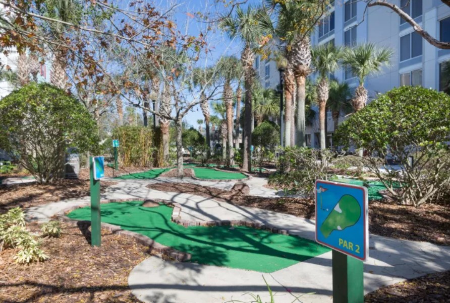 Holiday Inn Express Minigolf