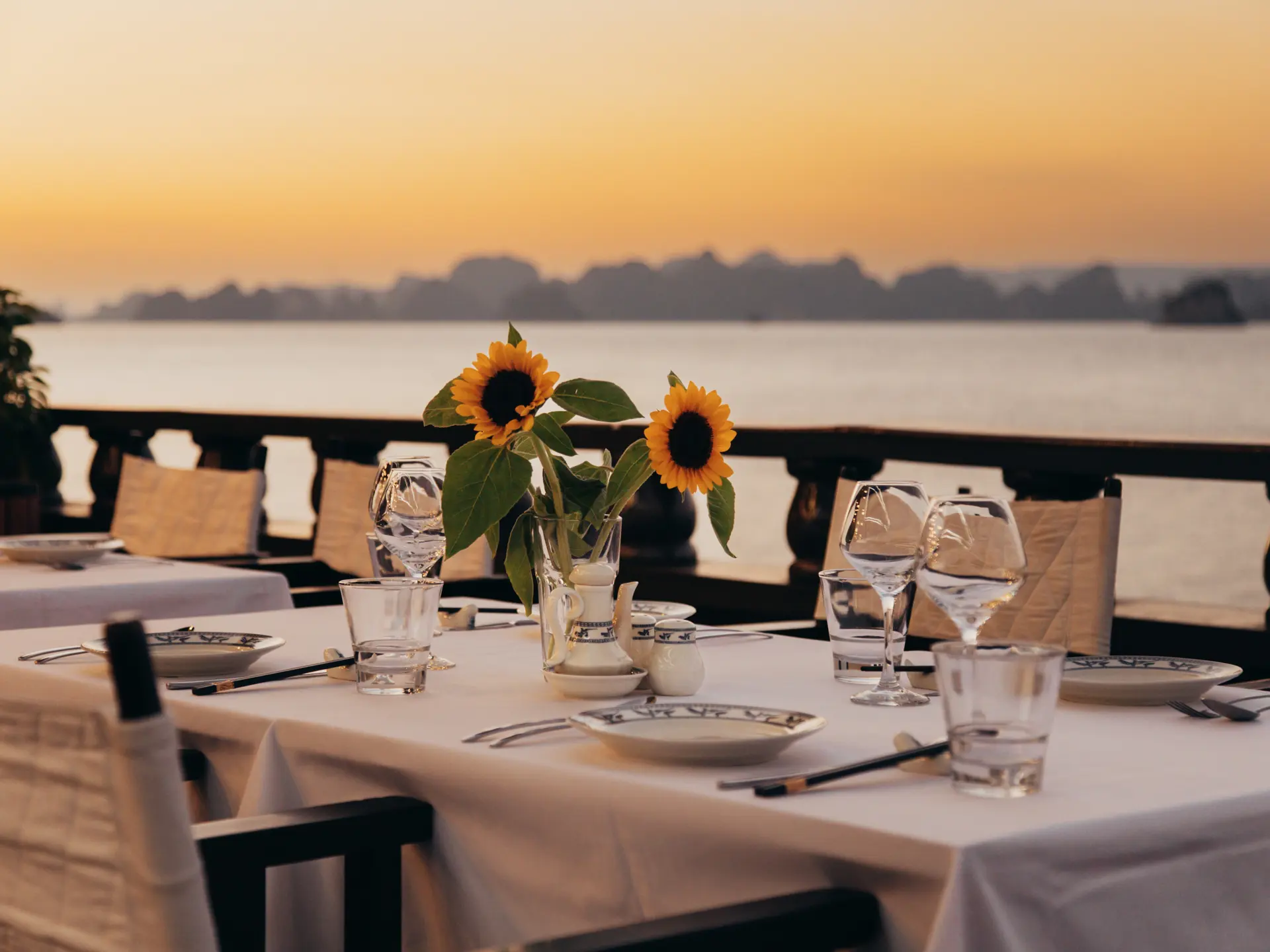 Outdoor Dining 53363529024 O