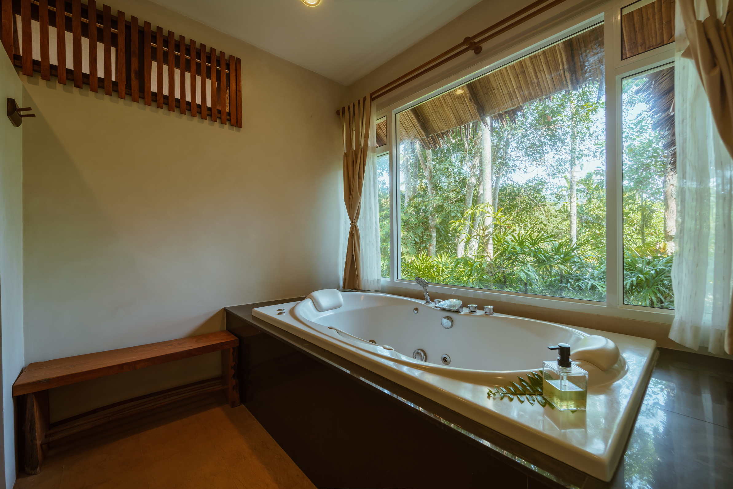 M1 00187 HDR Bathroom