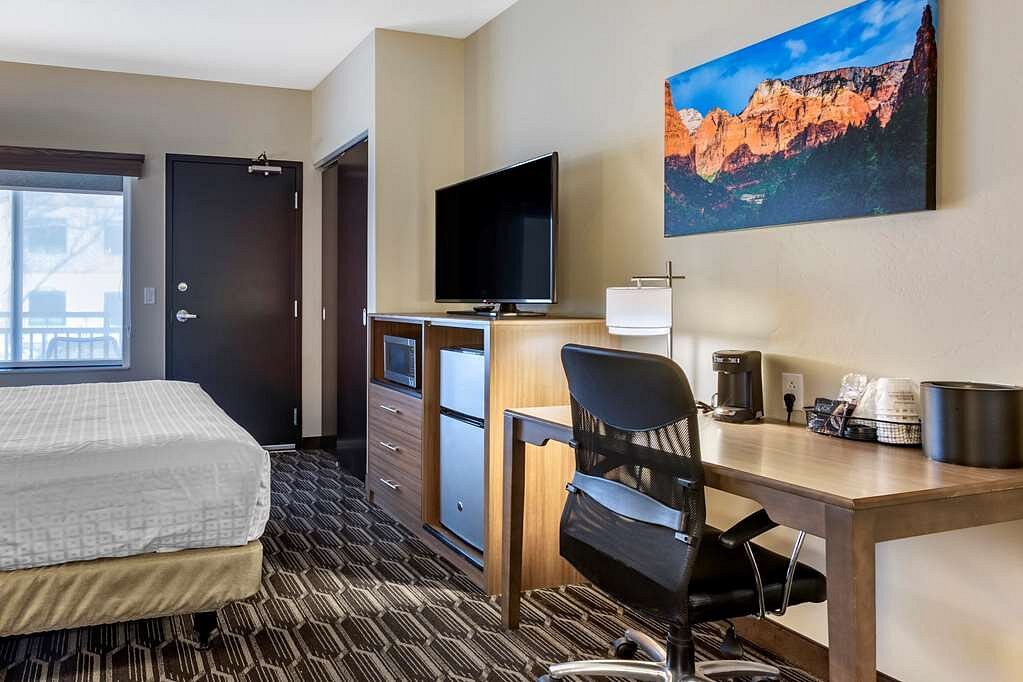 Best Western Plus Zion Canyon Inn 1 King (2)