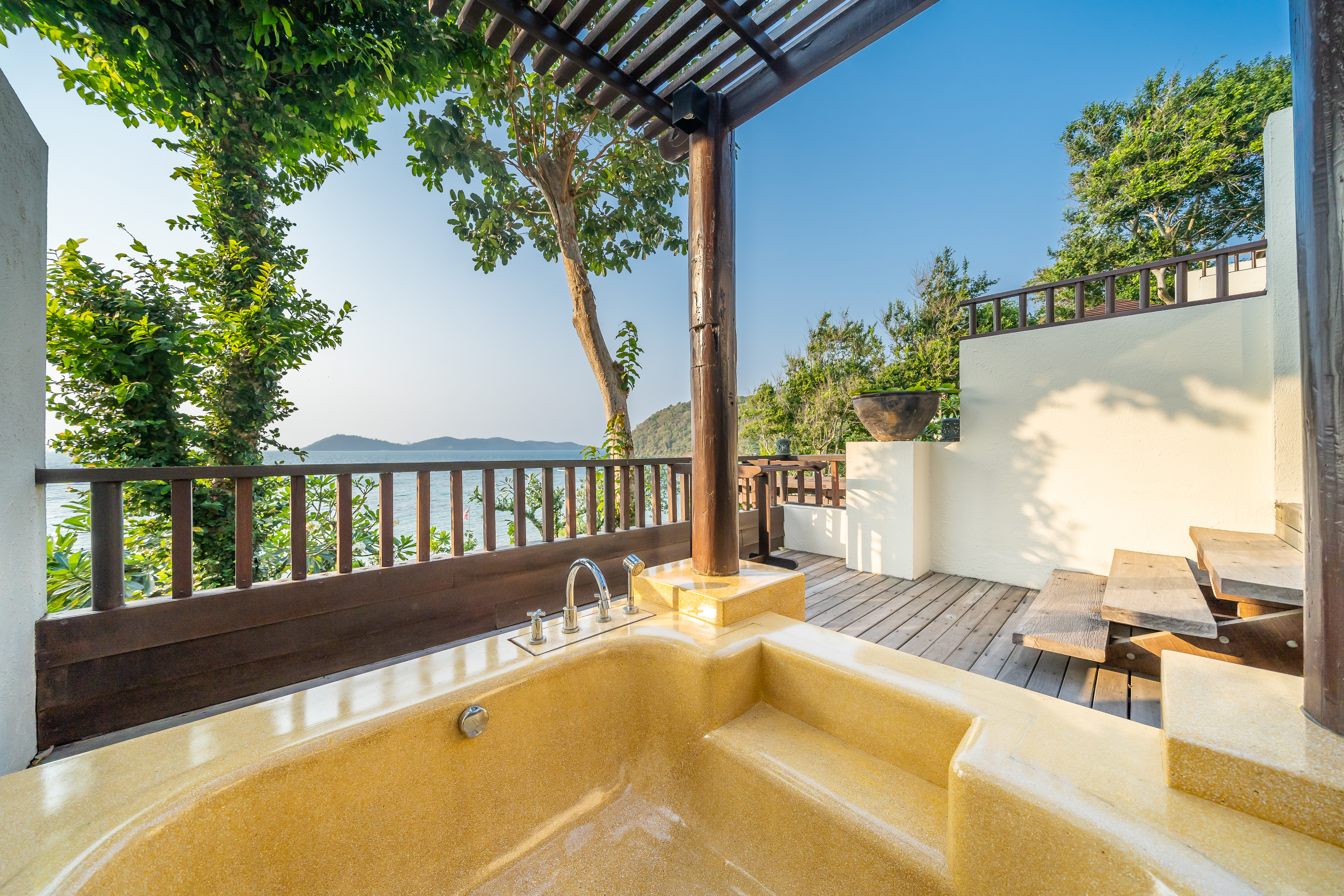 Premier Ocean Hillside Jaguzzi With View