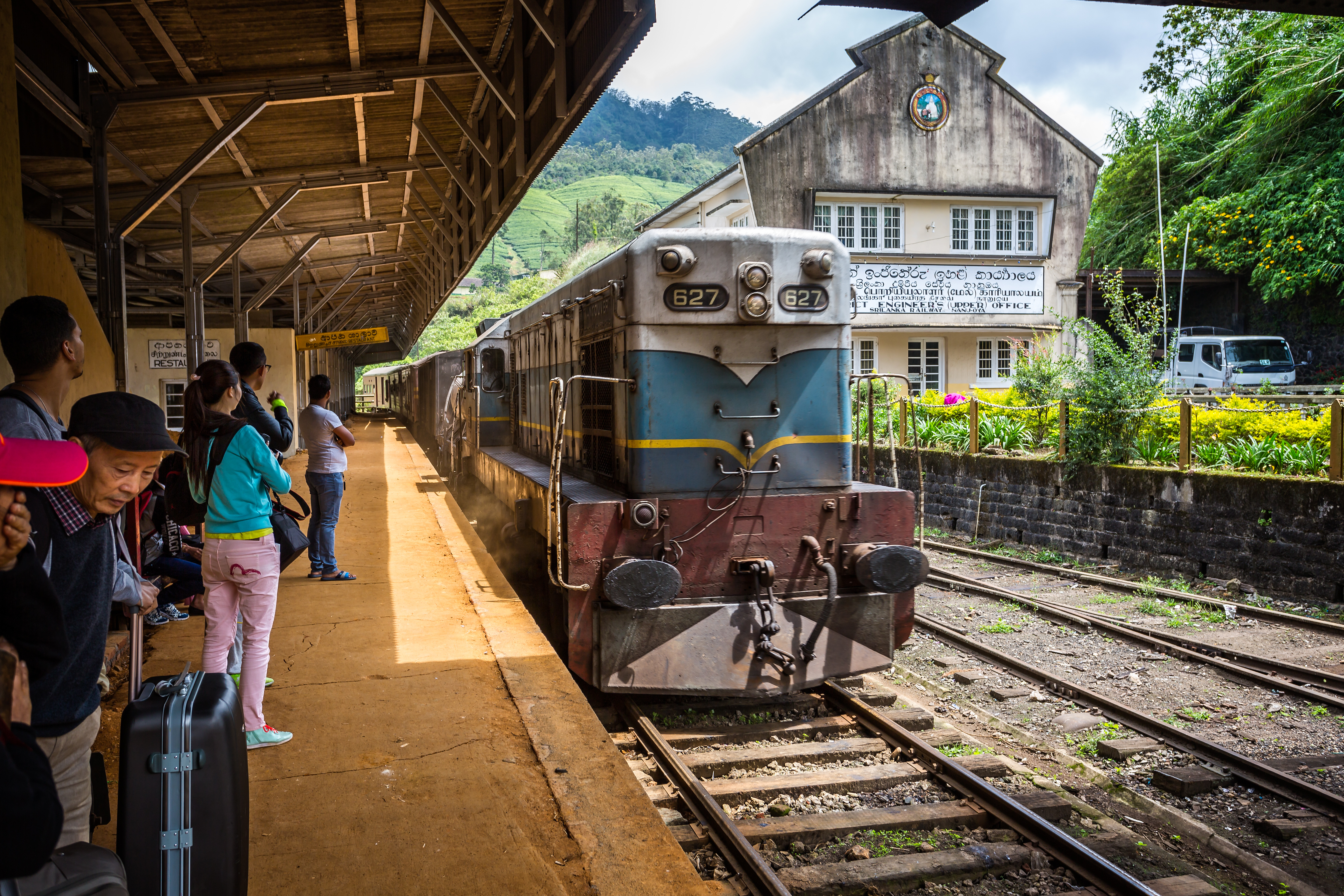 Shutterstock 1190568295 Nanu Oya To Ella Train Arriving At Nanu Oya Station In Sri Lanka On 24 September 2106