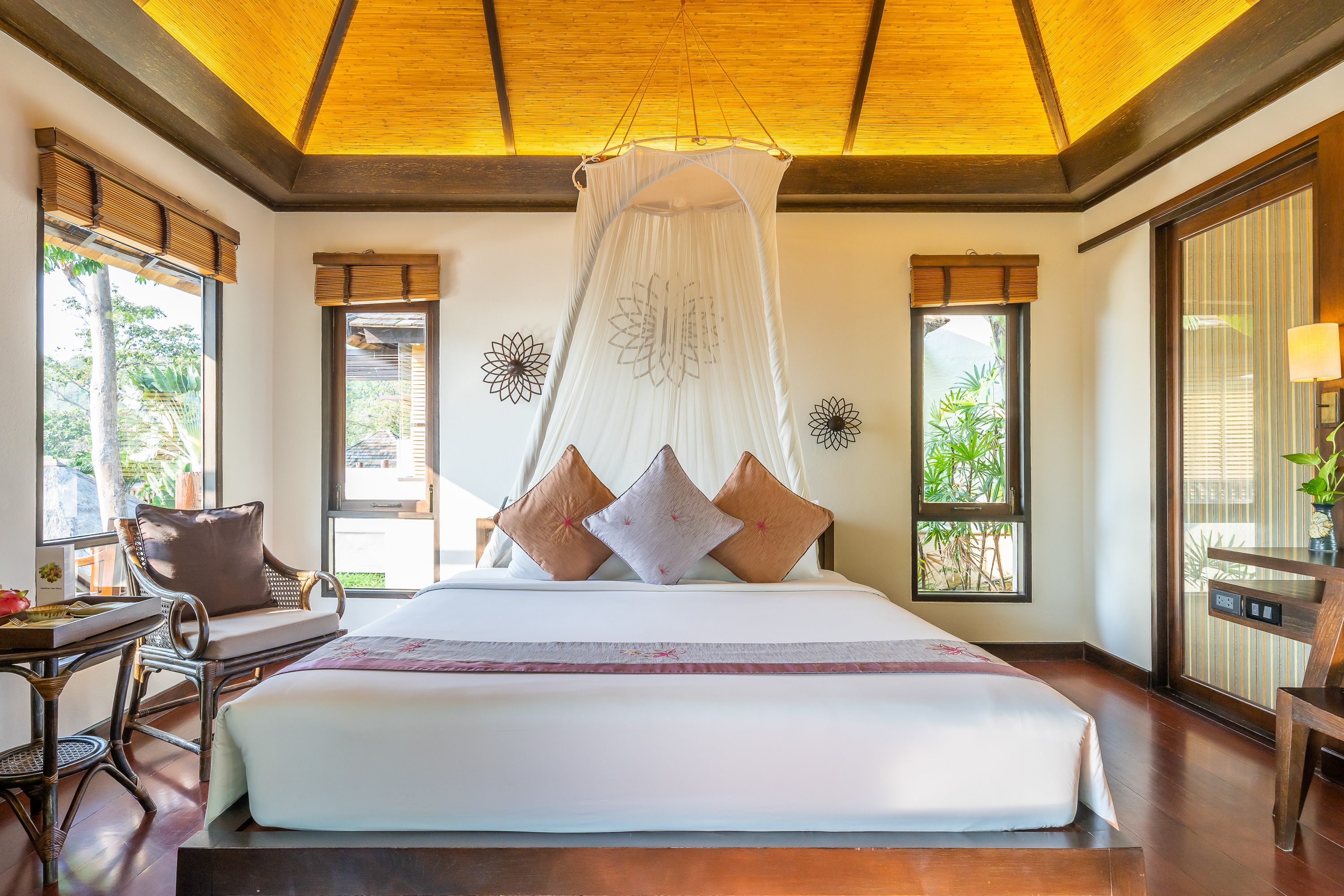 Deluxe Cottage Hillside Bed