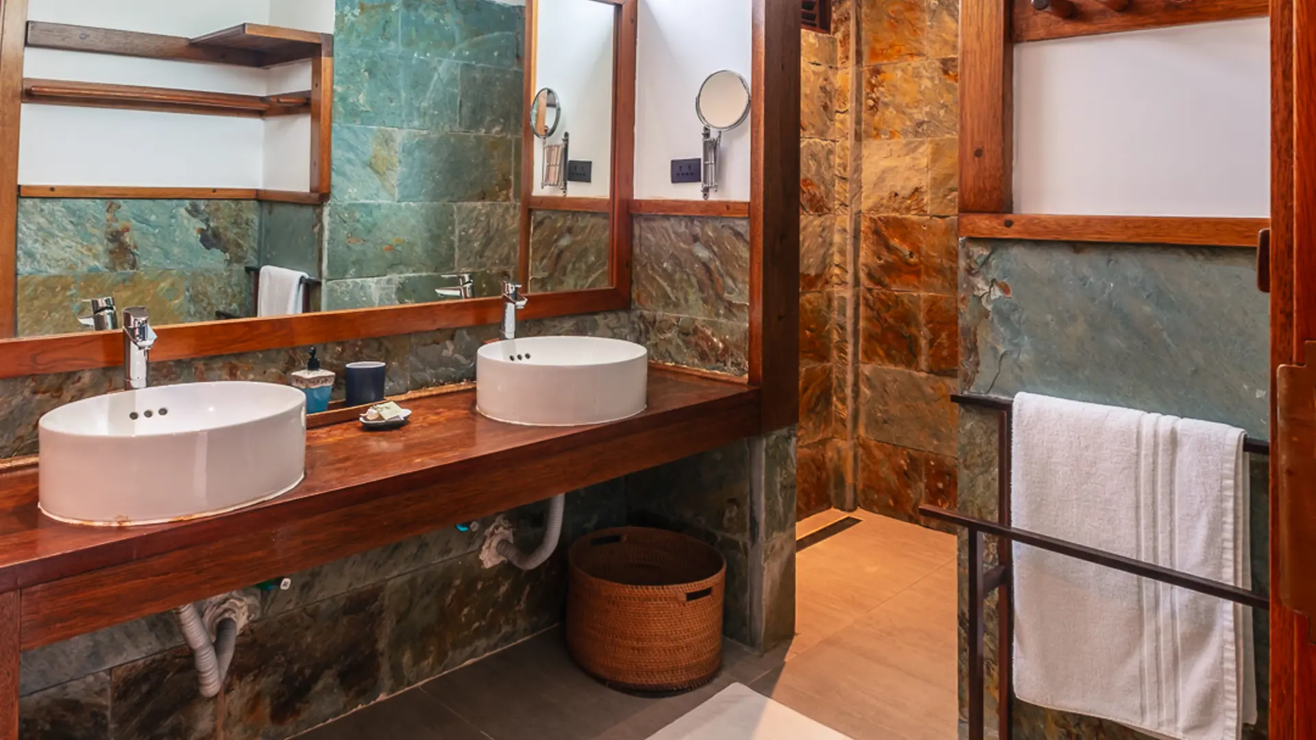 20231113 135319 ZENY8533 IG 1080