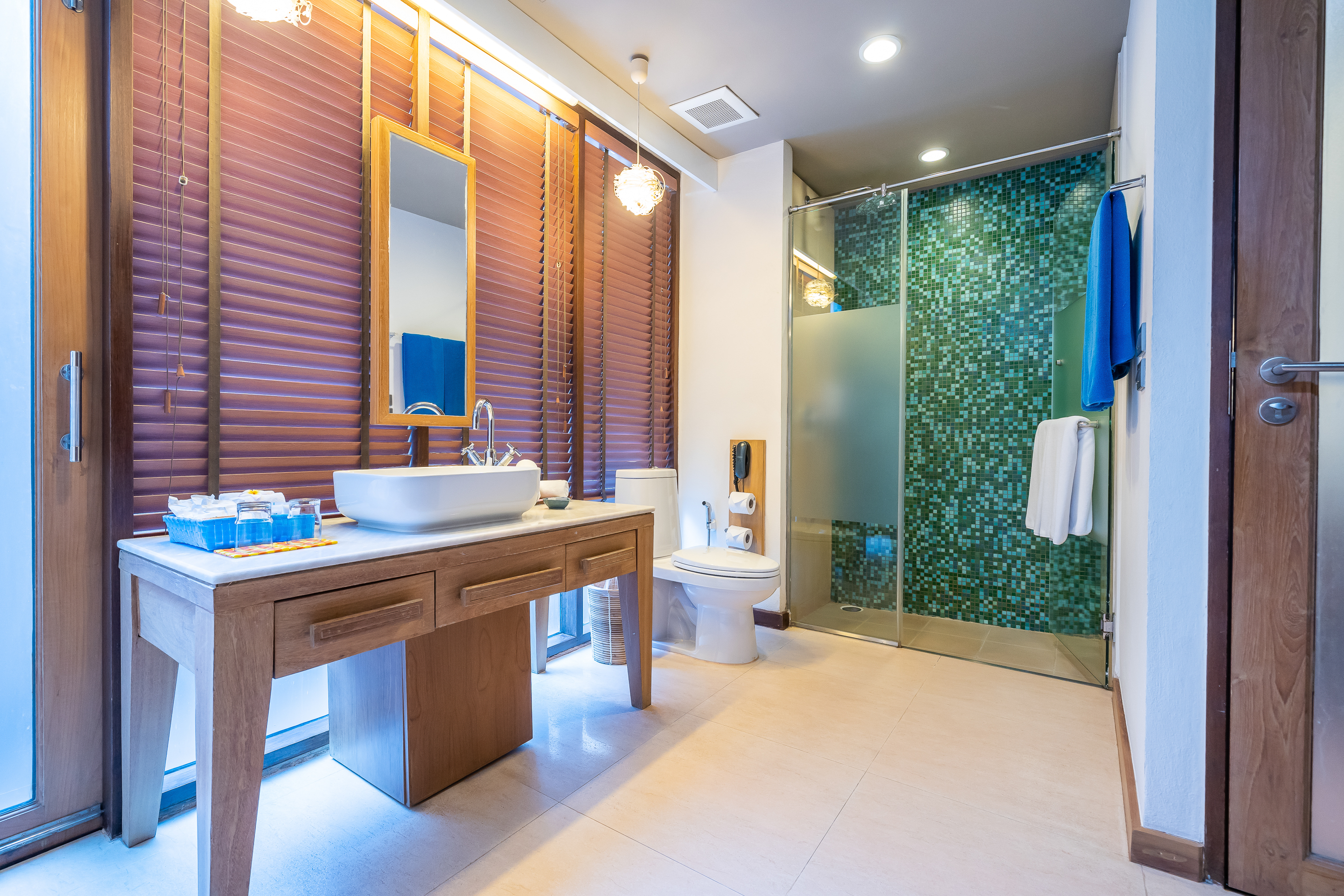 Premier Room Bathroom 2