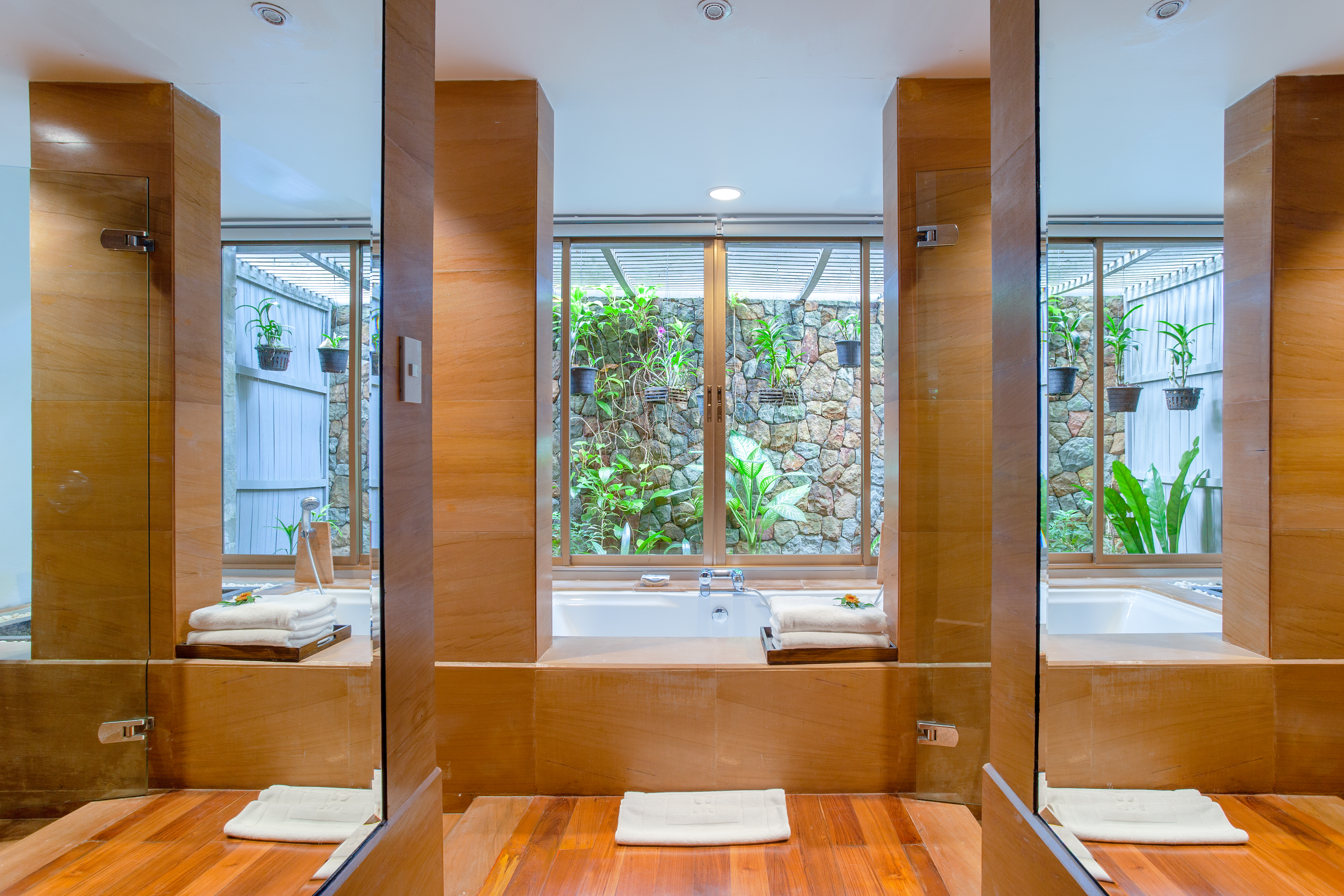 Hydropool Villa 10