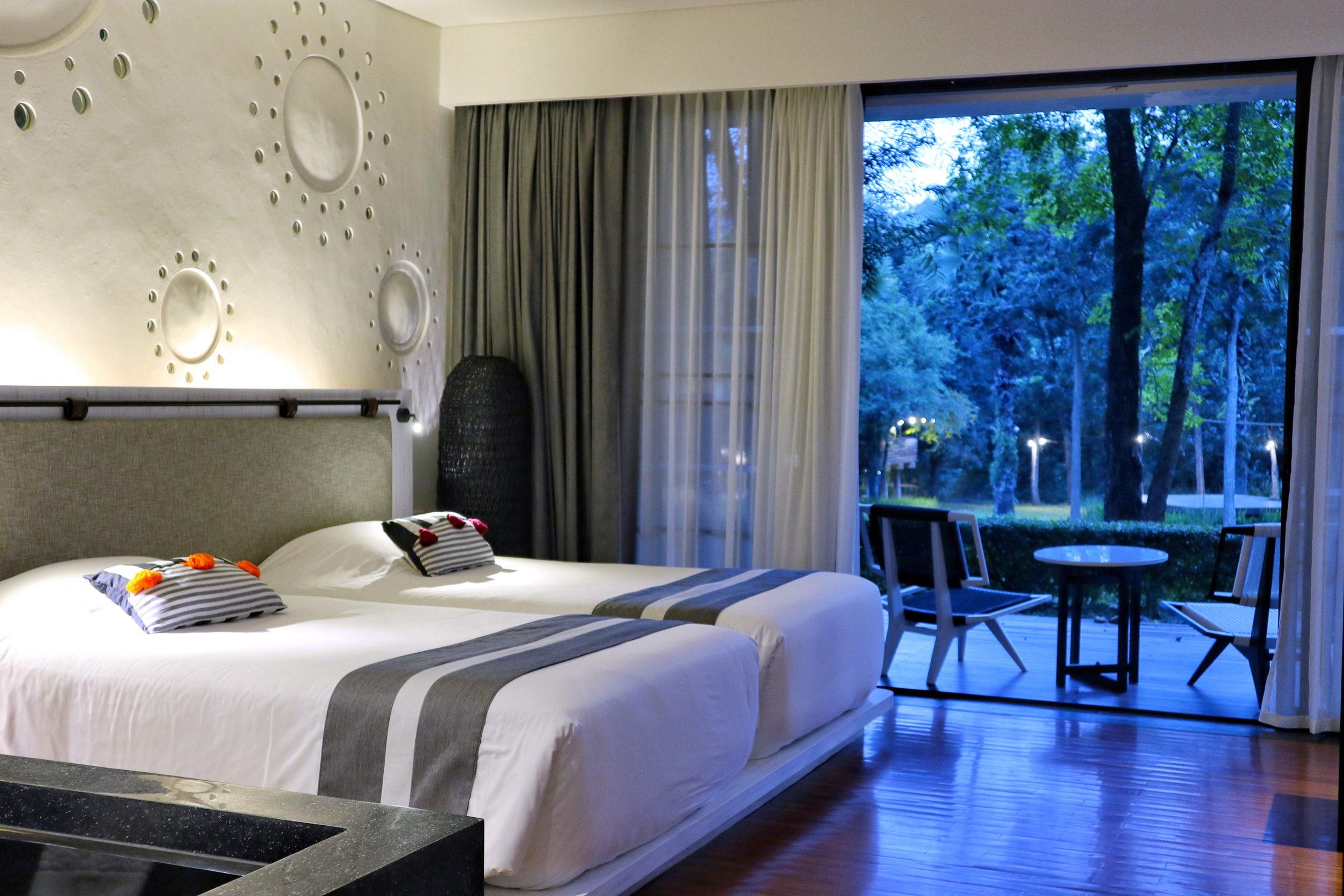 VALLEY DELUXE SCENERY