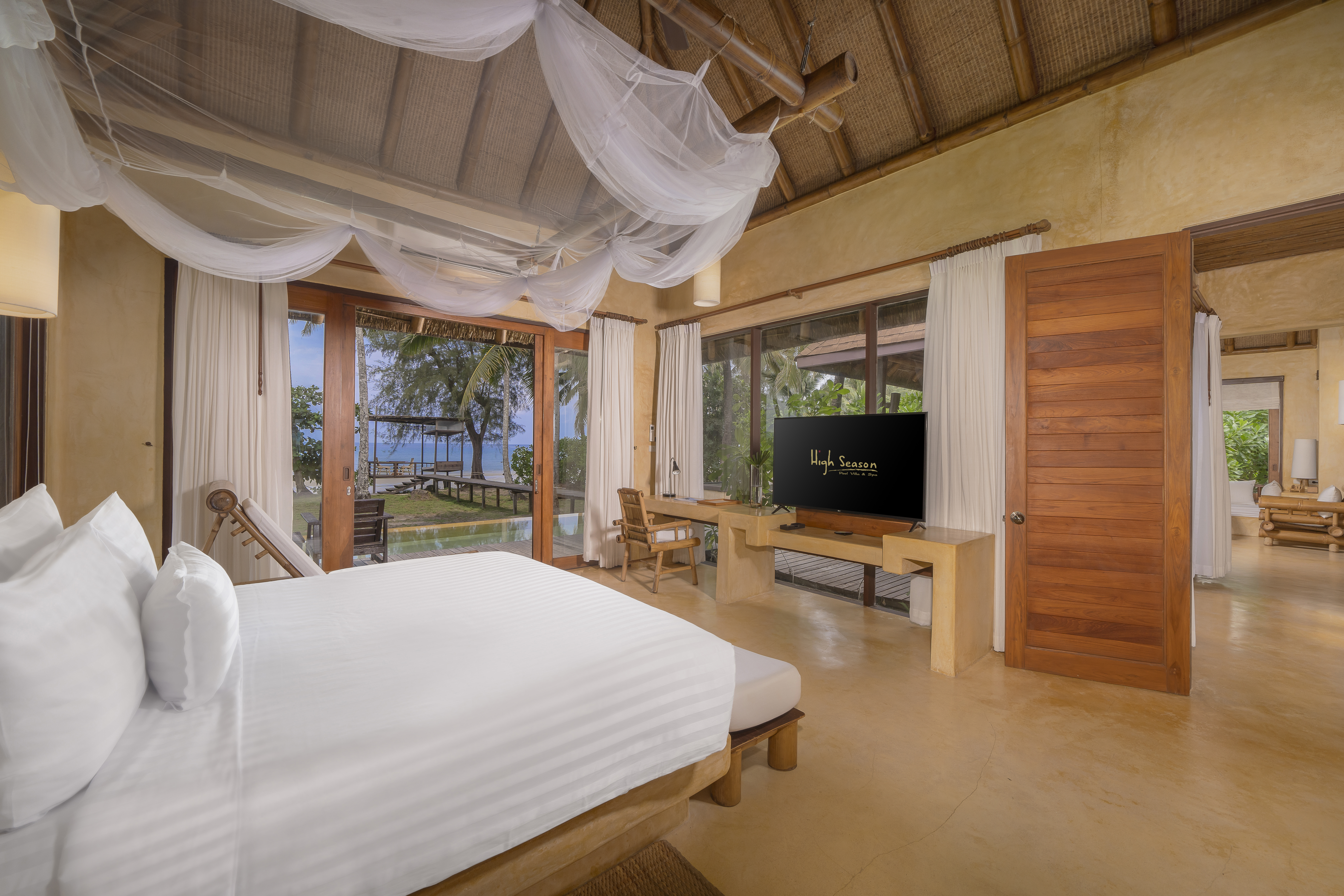 6) Beachfront Suite Pool Villa(1)