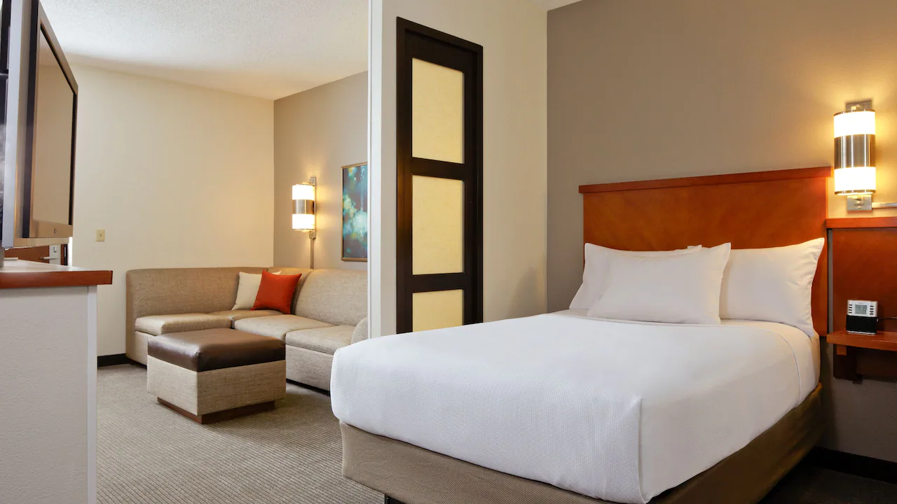 HP P094 Next Gen Refresh King Guestroom.16X9