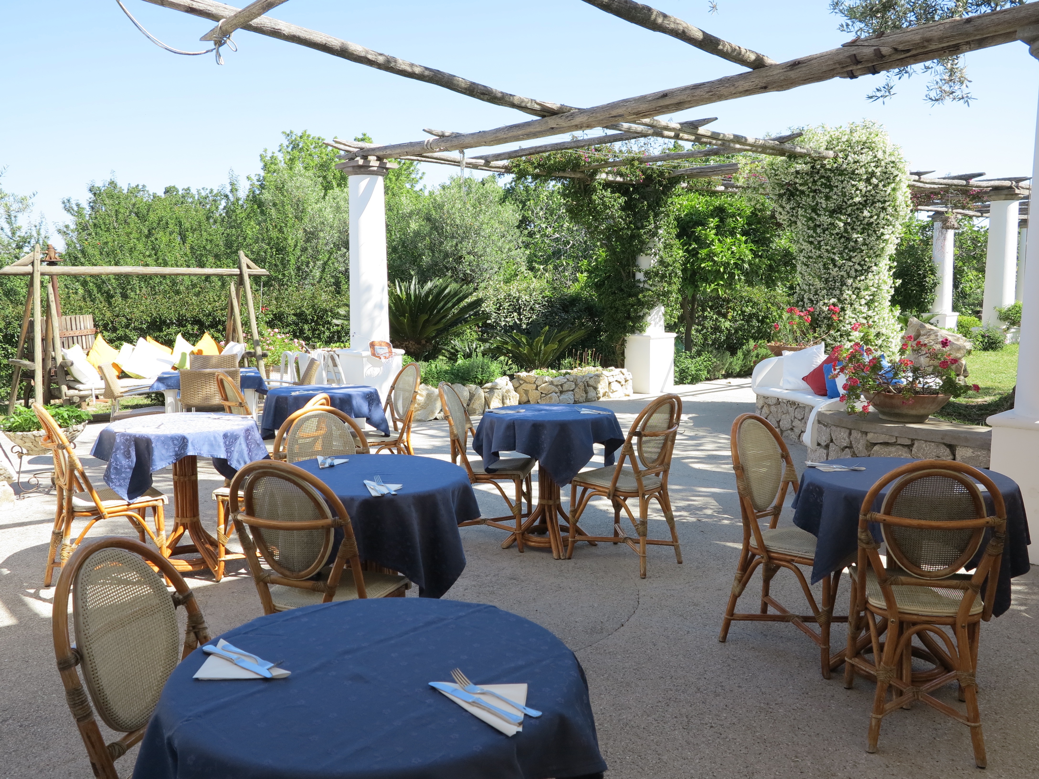 Hotel Al Mulino Anacapri Colazione All'aperto Nel Patio Con Giardino