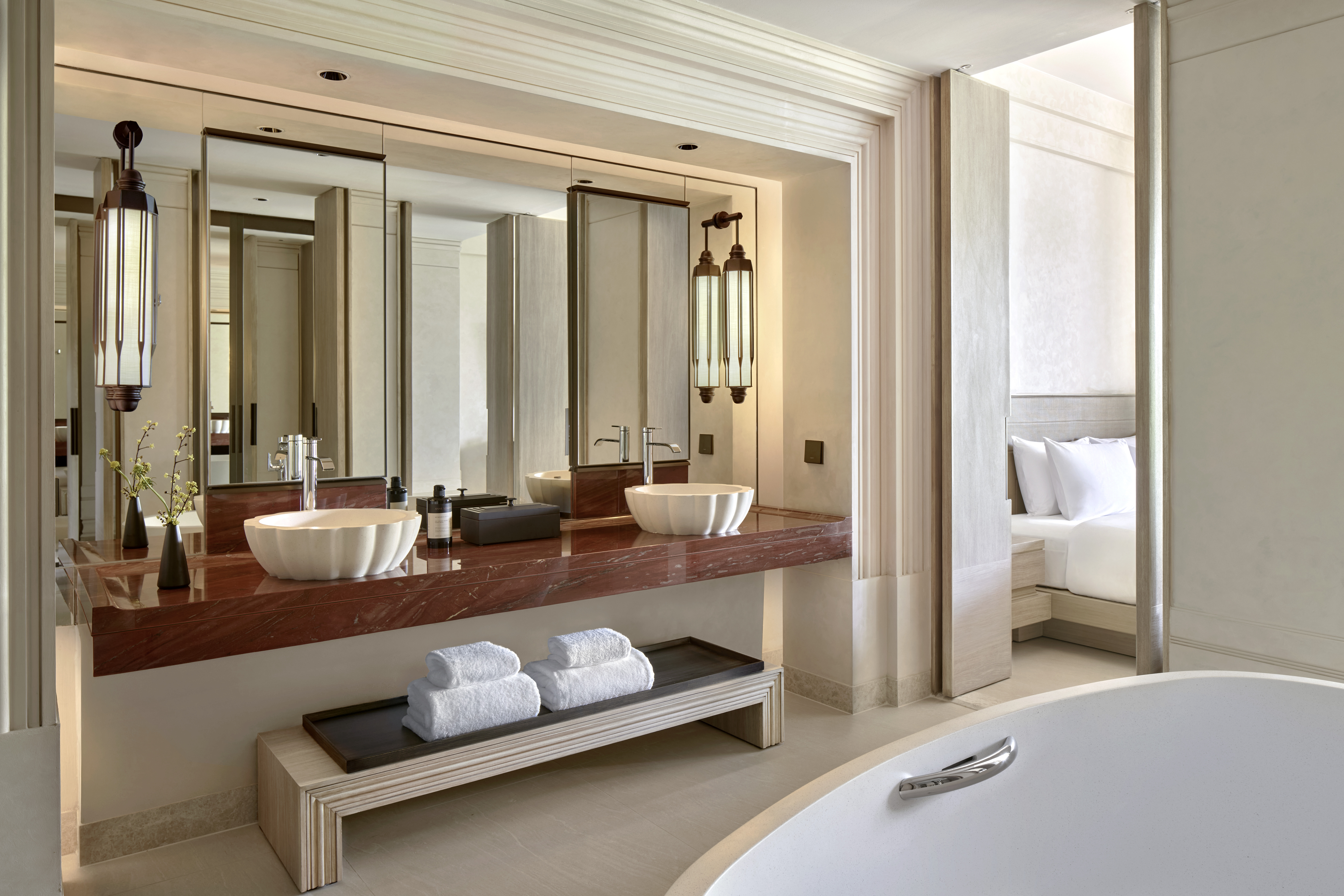 HHQUB P0035 King Twin With Balcony Deluxe Bathroom