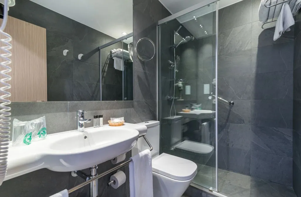 Seaview Room 2