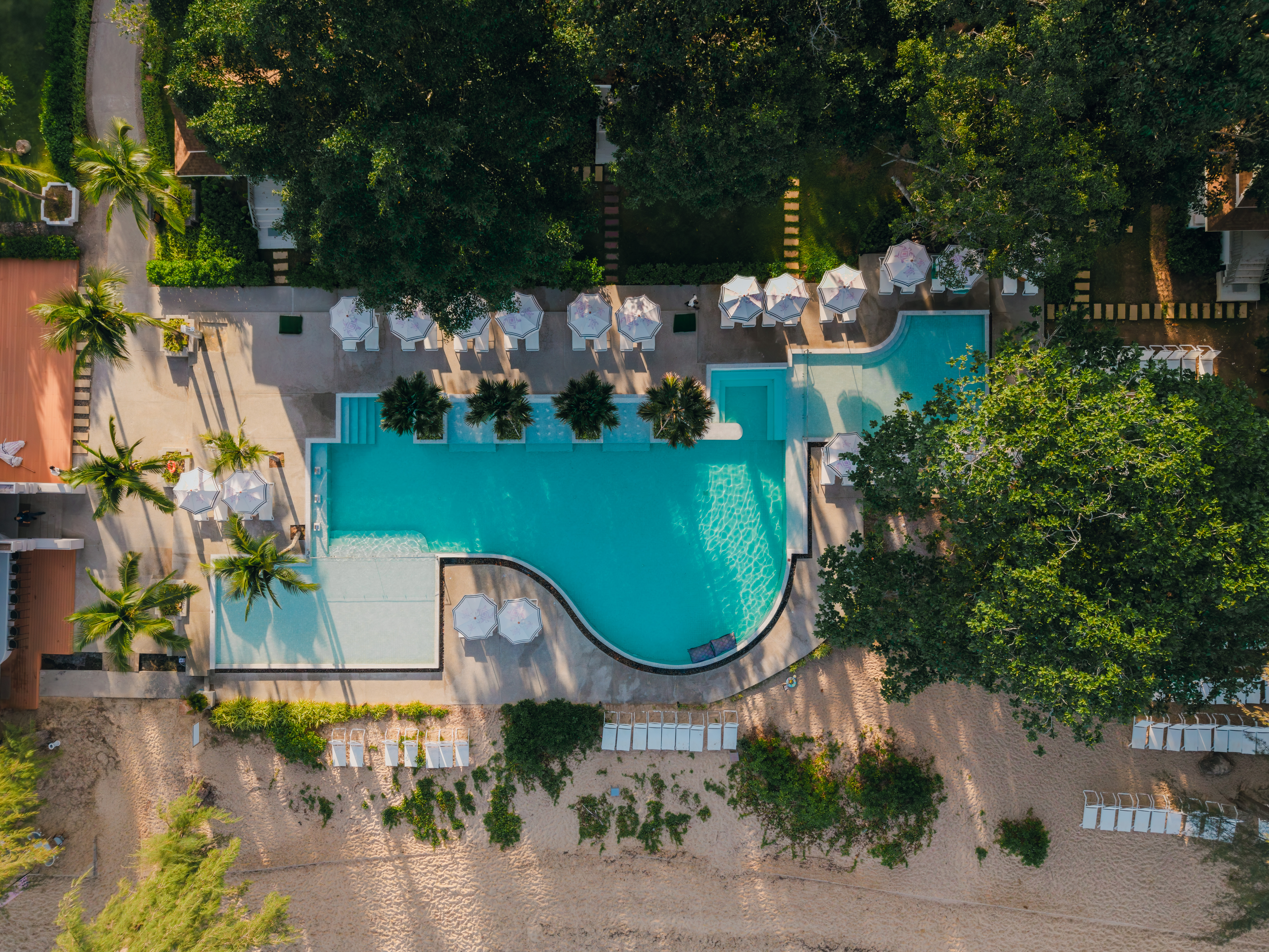 03. Bird Eye View Beachfront Pool