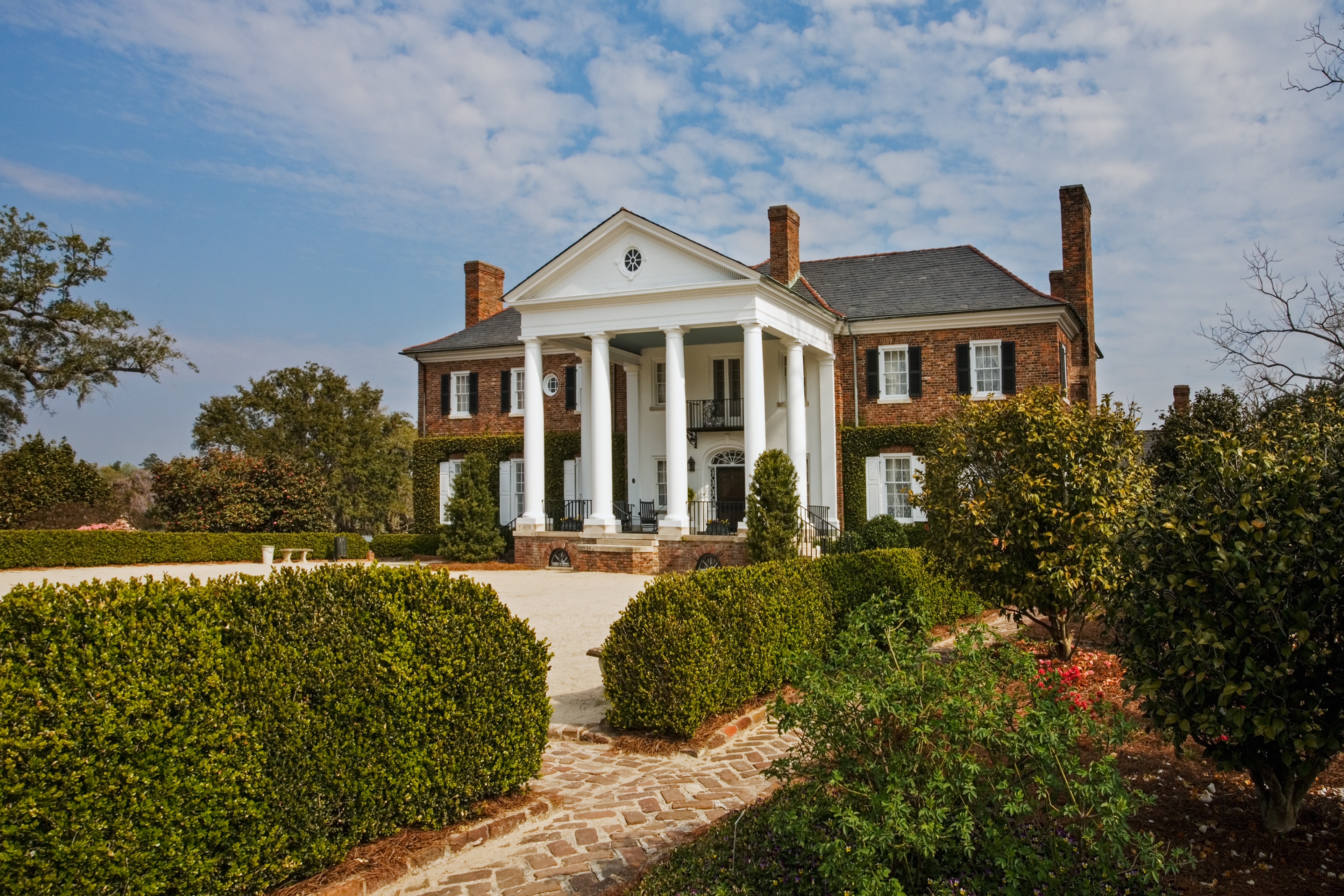 Shutterstock 2360989947 Historic Boone Hall Plantation Charleston South Carolina USA, North America