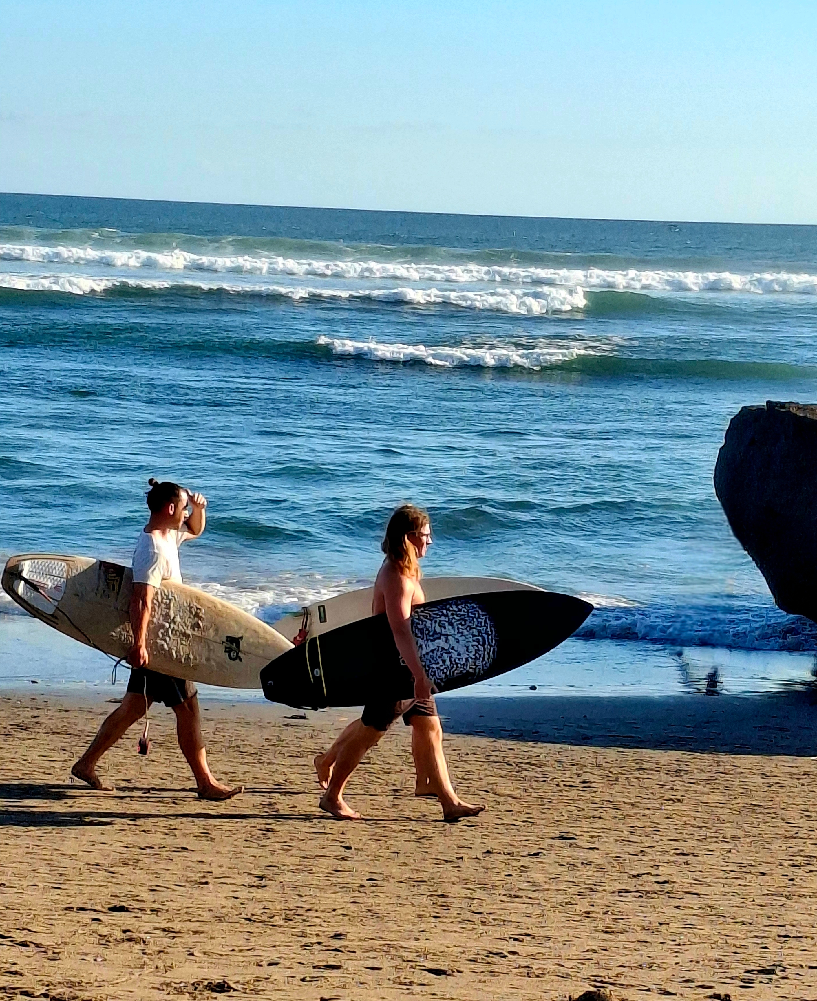 Shutterstock 2618476799 (Canggu Beach, Bali, Indonesia 26 Apr 2025. Tourists Carrying Surfboards Walking Along The Edge Of Canggu Beach)