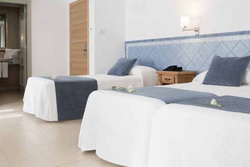 Triple Room (2)
