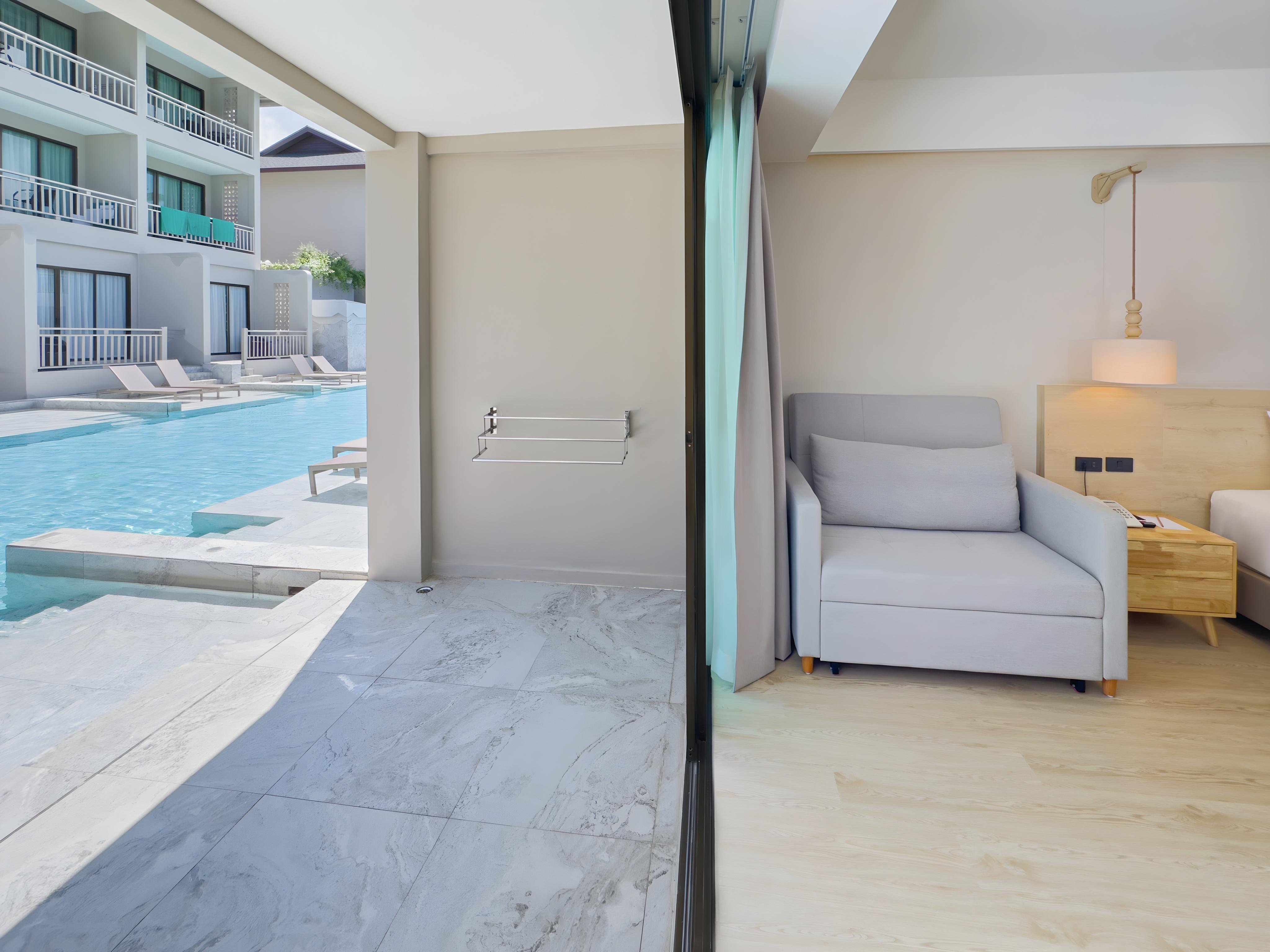 05.Deluxe Pool Access