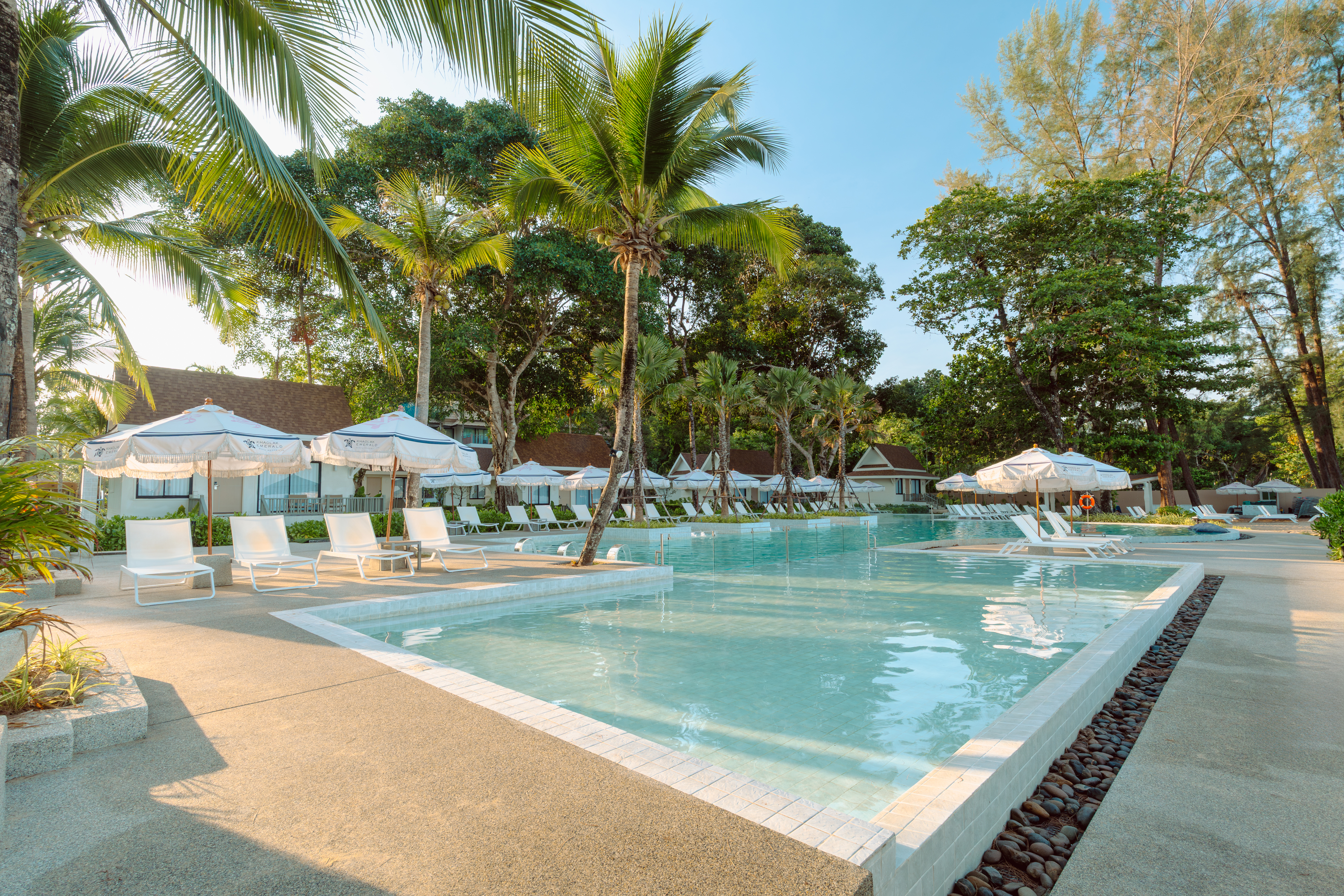 04. Beachfront Pool