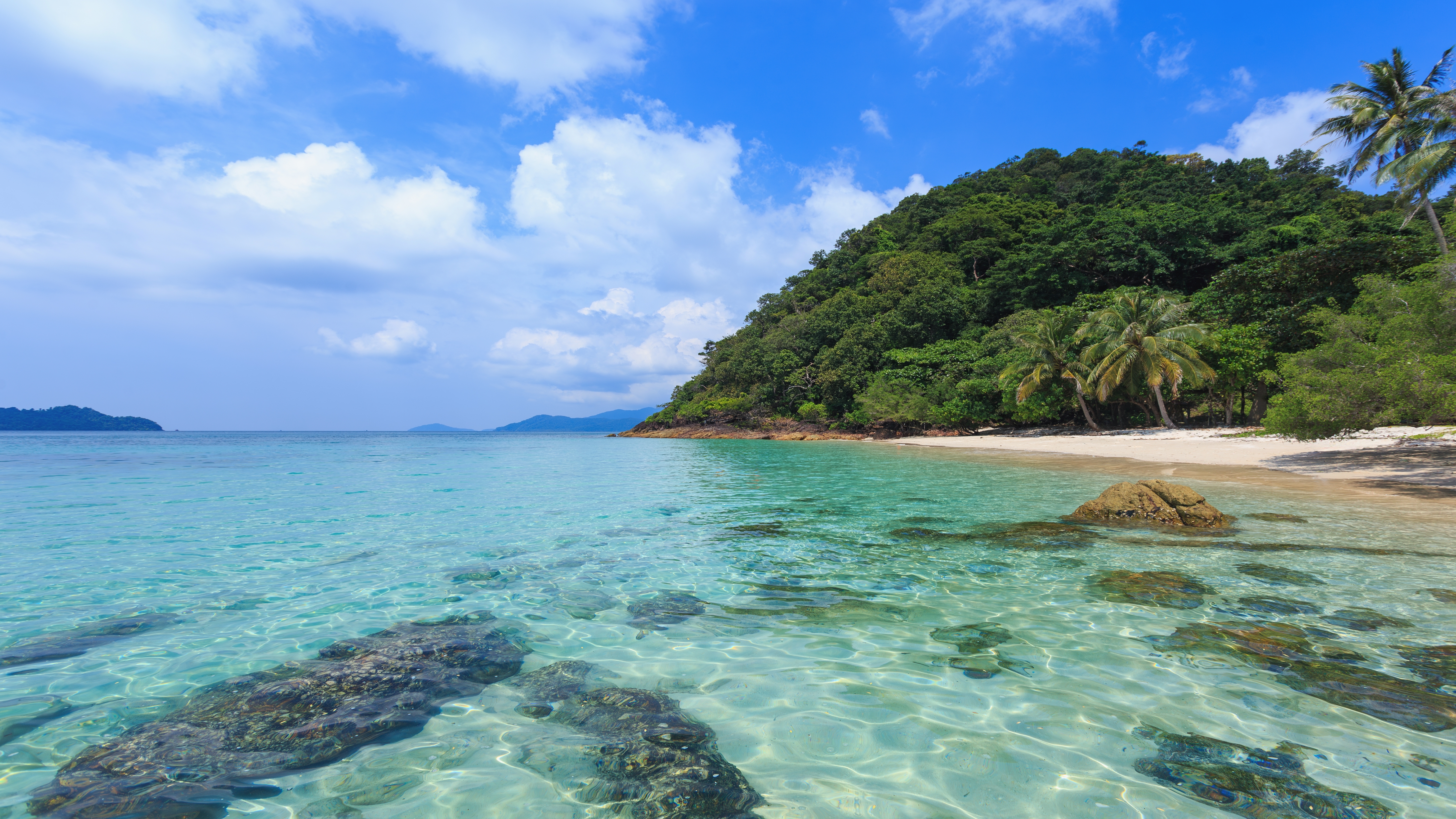 Shutterstock 2529400181 (Smukke Hav Ocean Landskab I Sommersæsonen, Asiatiske Øer, Koh Chang, Thailand, Udendørs Natur Baggrund)