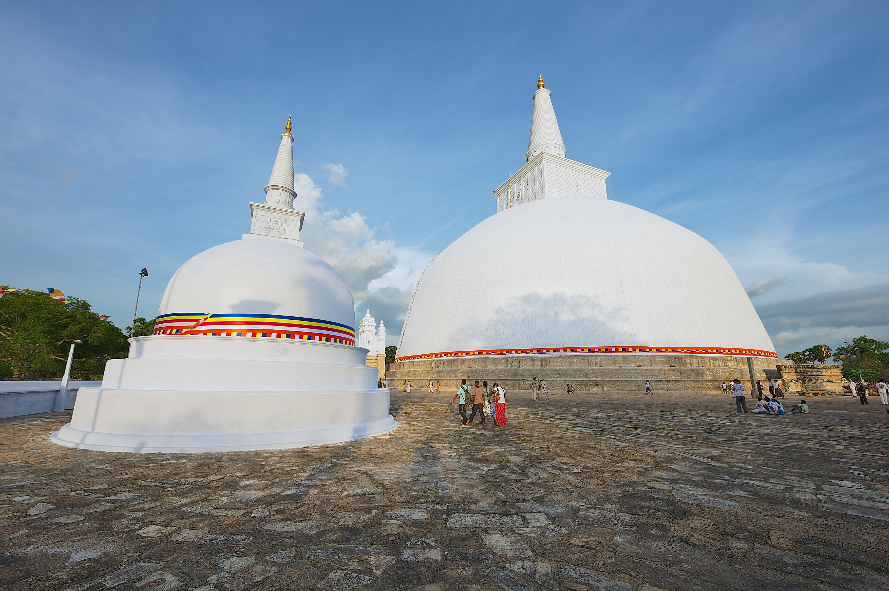 Shutterstock 309230492, 2011 The Ruwanwelisaya Stupa In Anuradhapura.