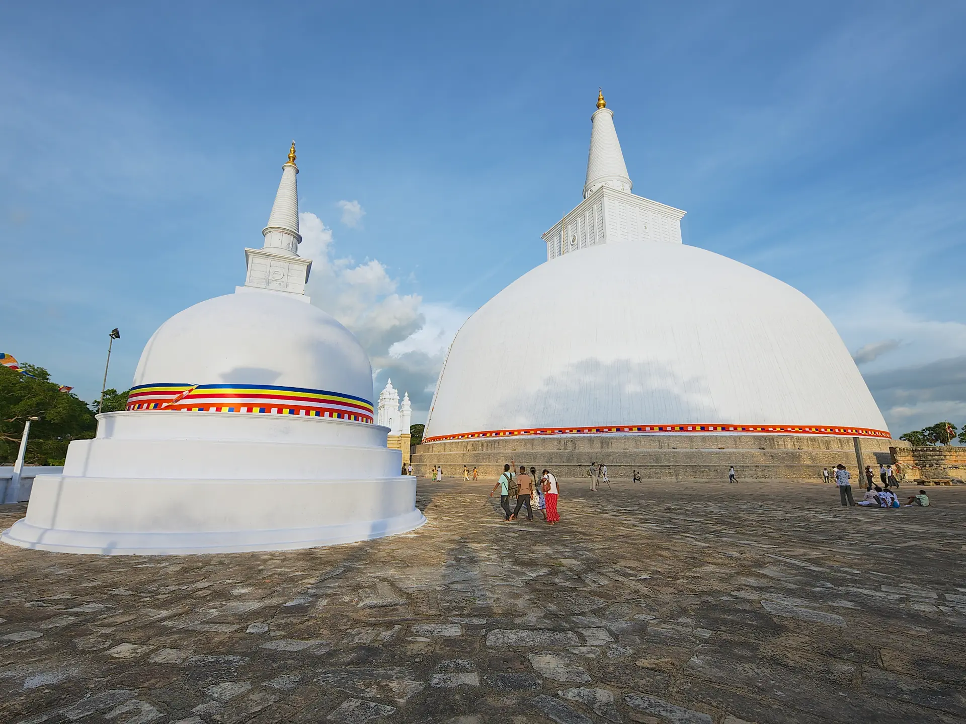 Shutterstock 309230492, 2011 The Ruwanwelisaya Stupa In Anuradhapura.