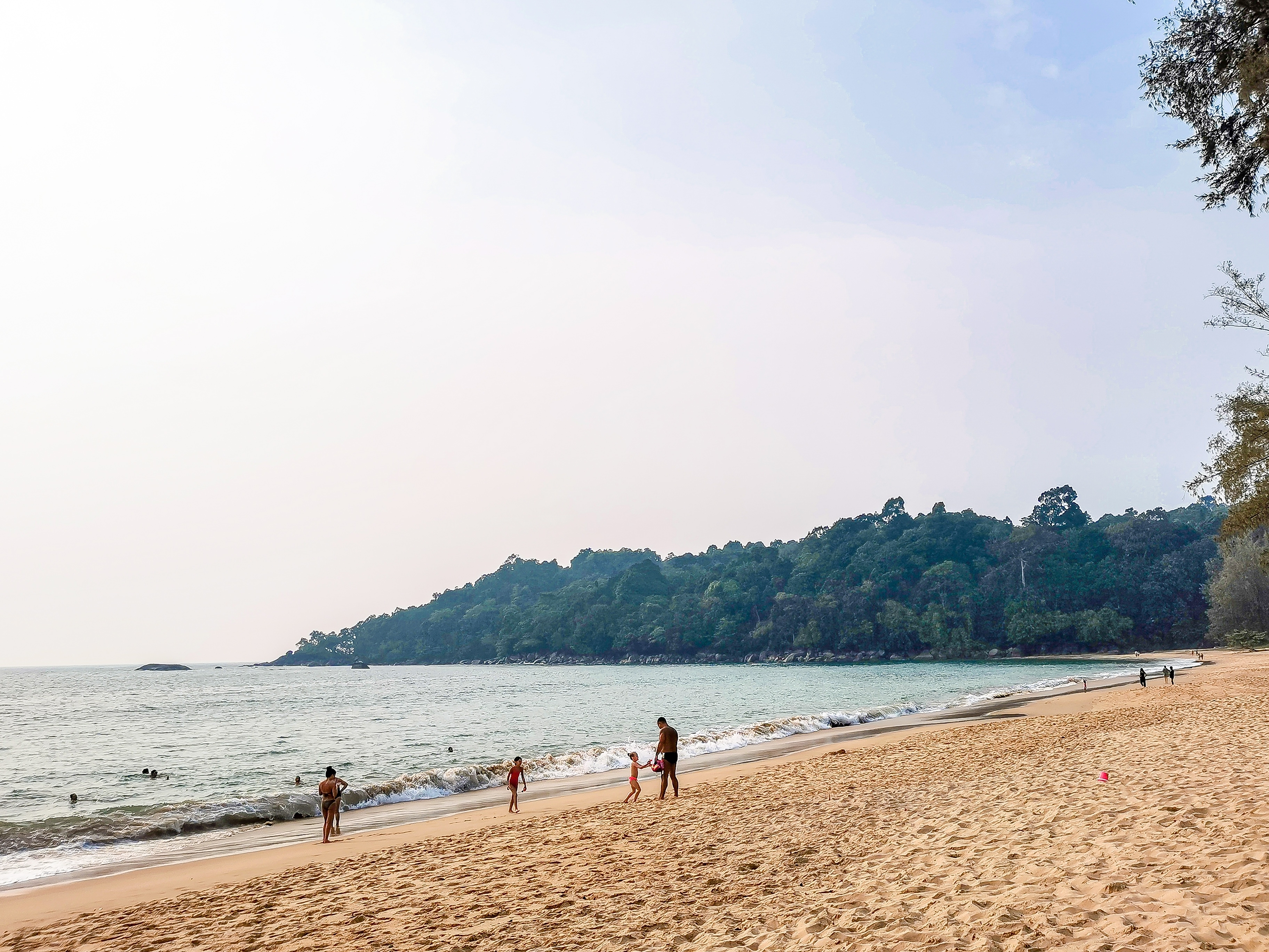 Khao Lak Familie Ferie Shutterstock 2322792603