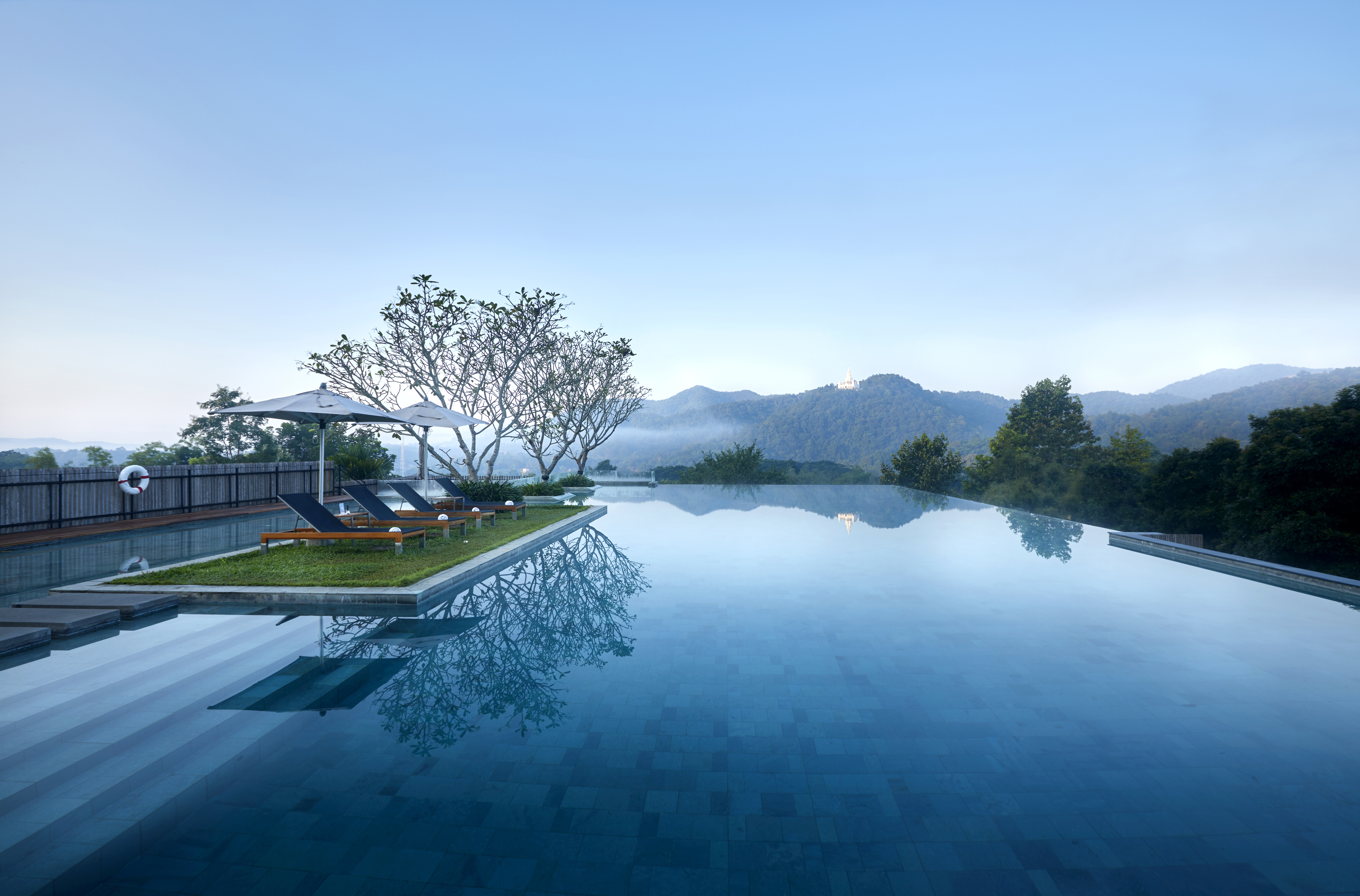 Infinity Pool 01