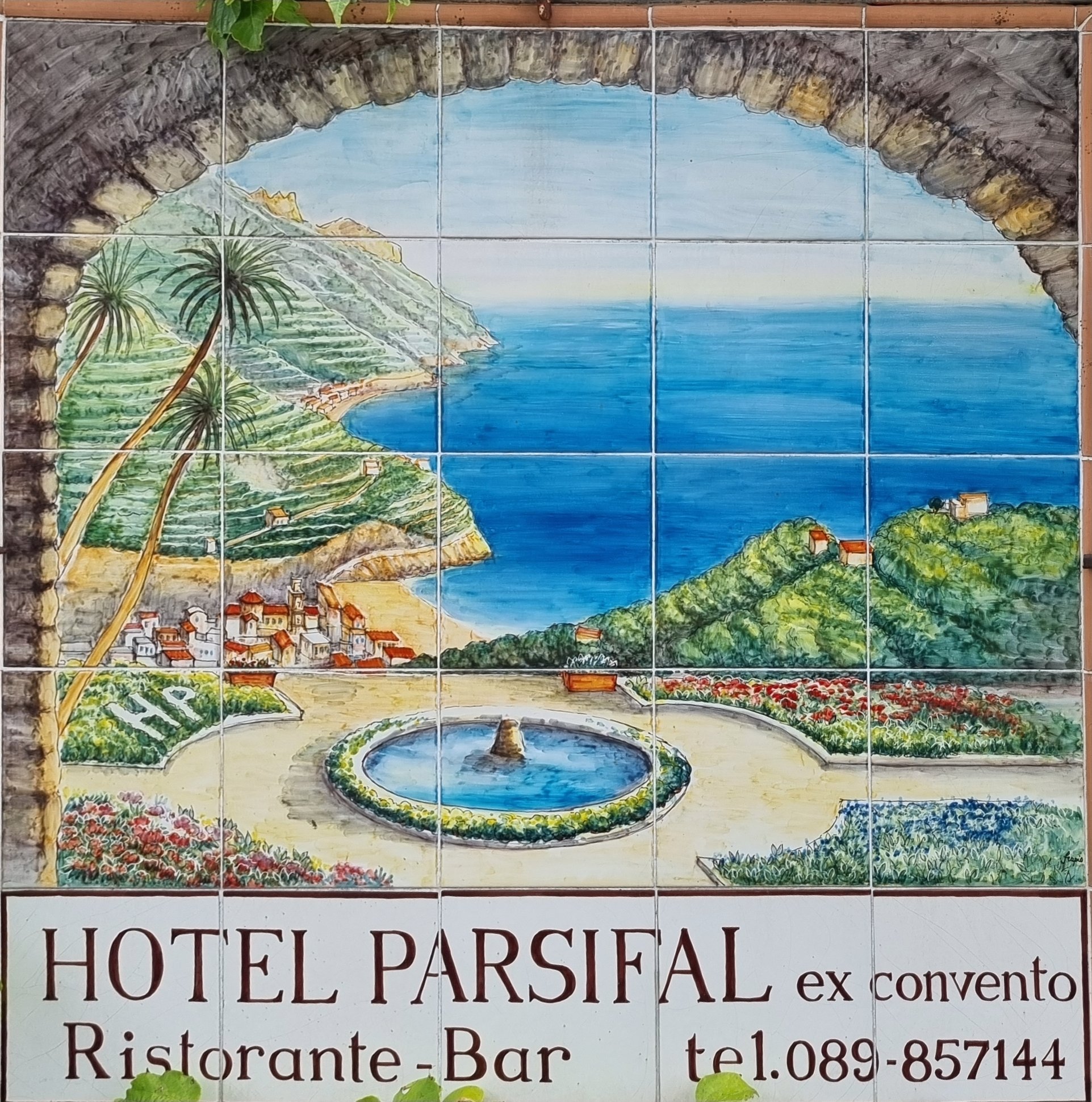 Skiltet ved porten ind til Hotel Parsifal
