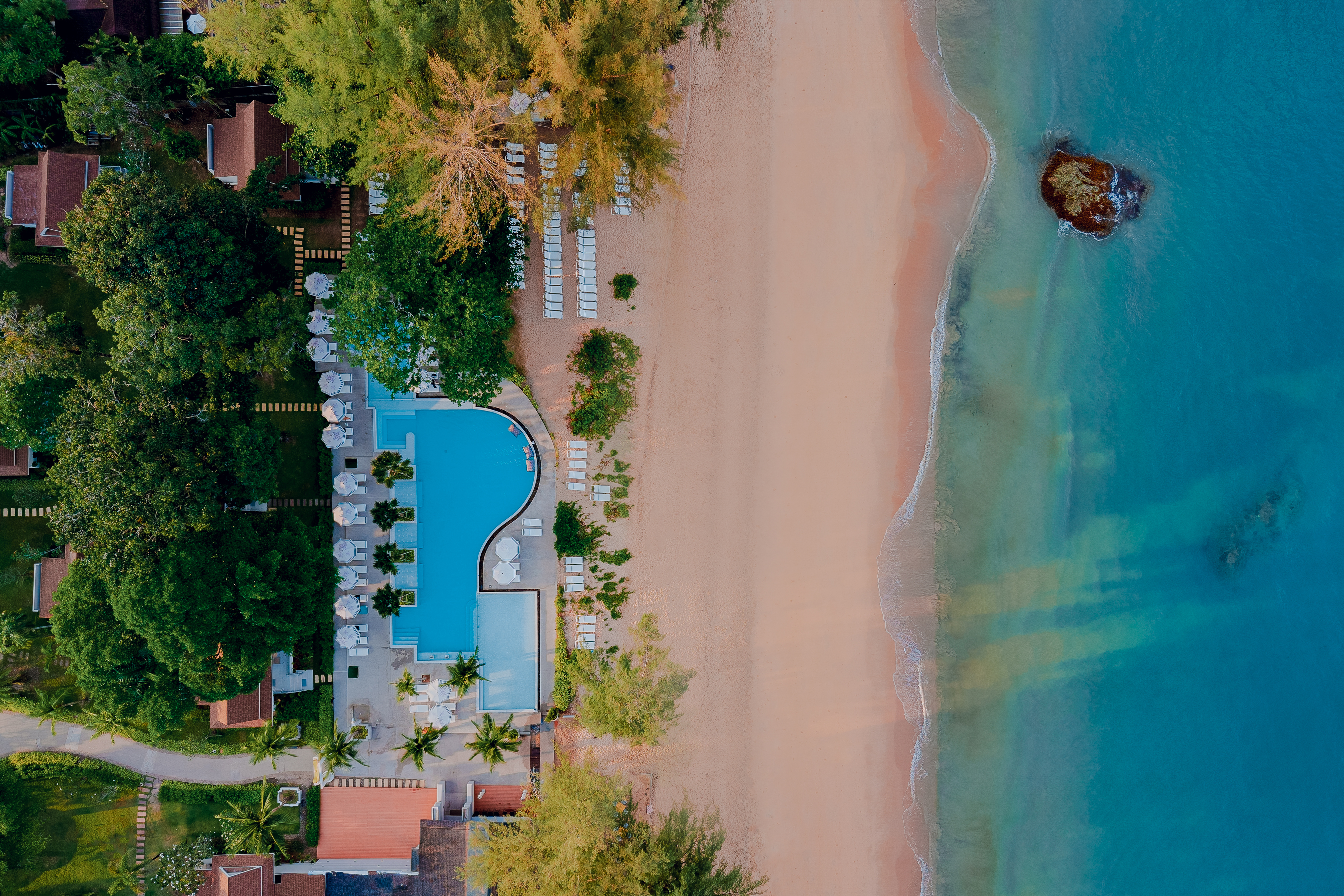 04. Bird Eye View Beachfront Pool