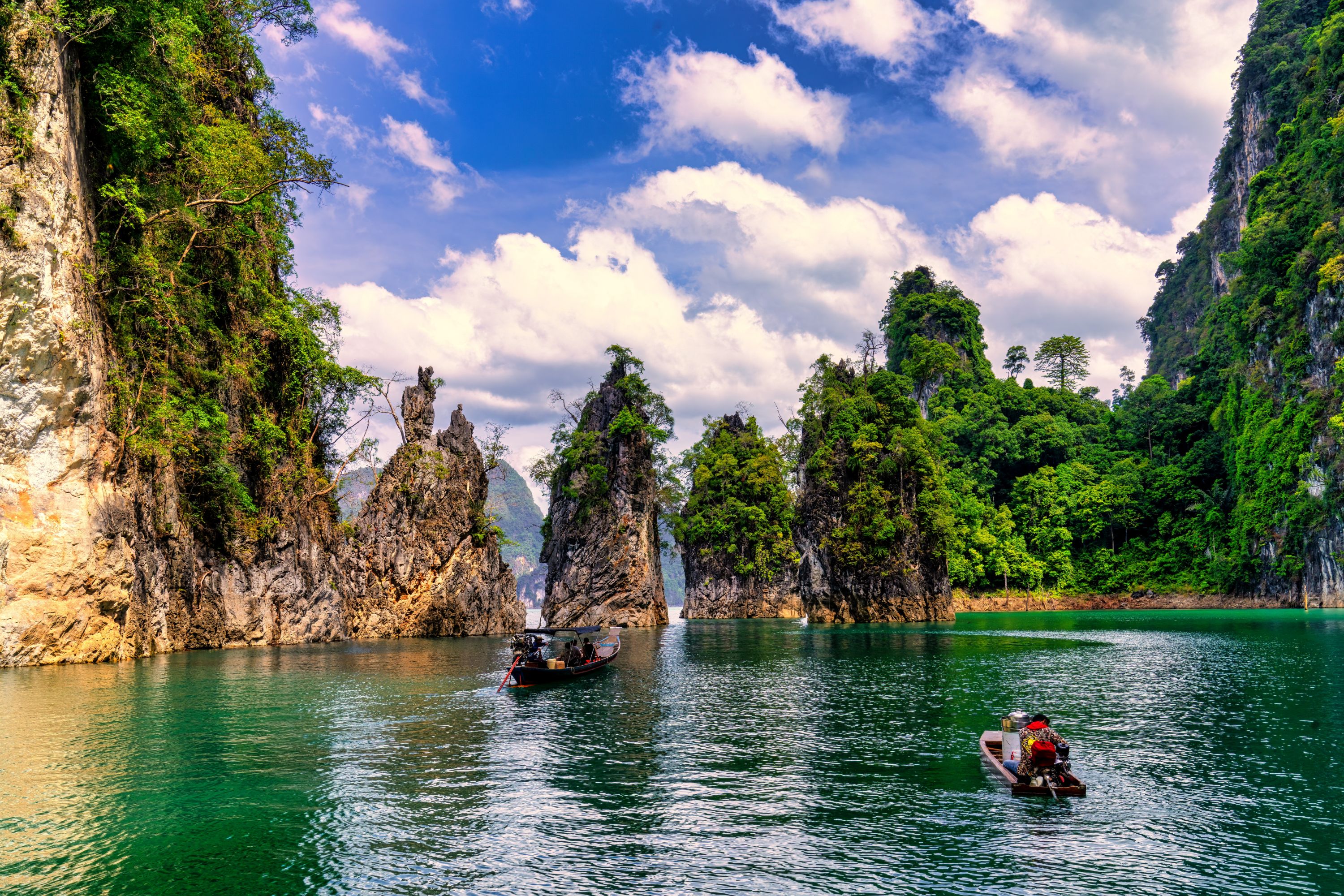 Shutterstock 2135092843