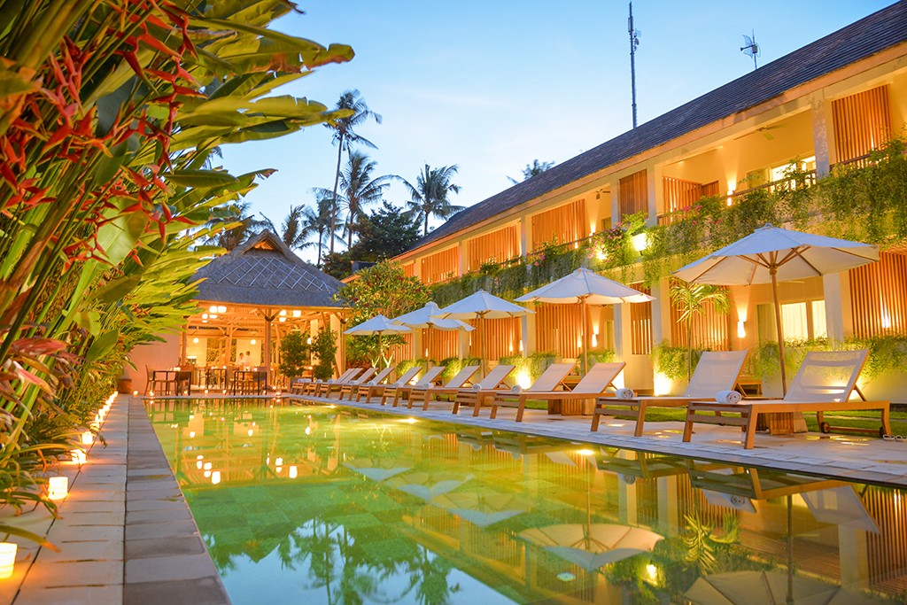 The Open House Jimbaran Bali Aften Ved Poolen