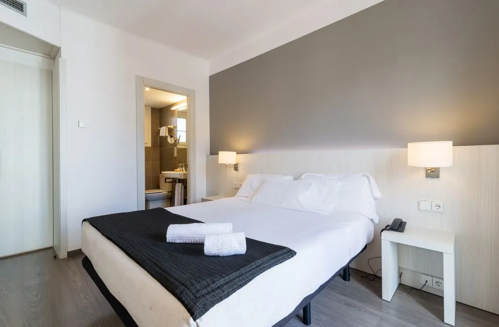Standard Exterior Room 4