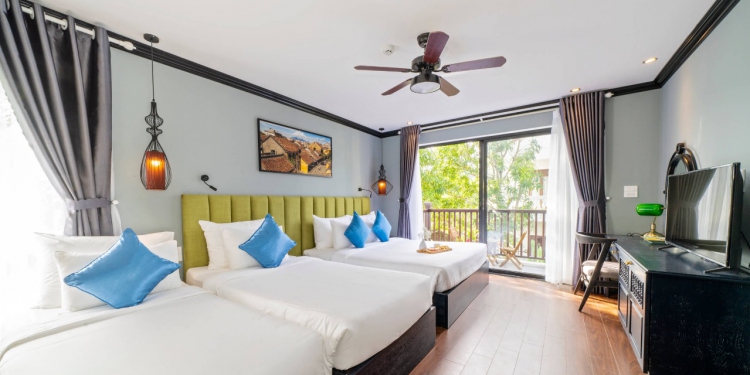 Deluxe Triple With Balcony 47503751