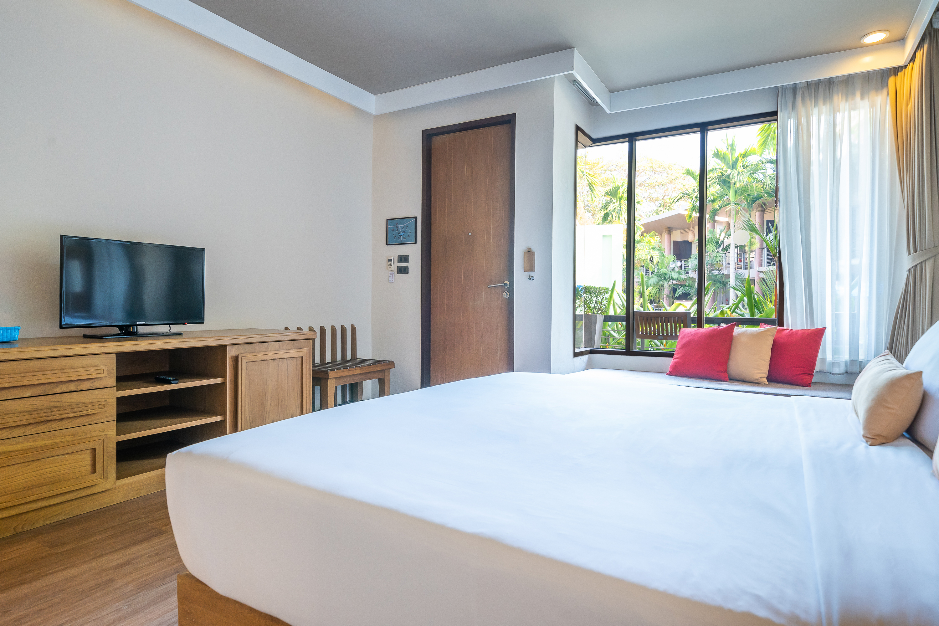 Premier Room Double Bed & Sitting Area With View