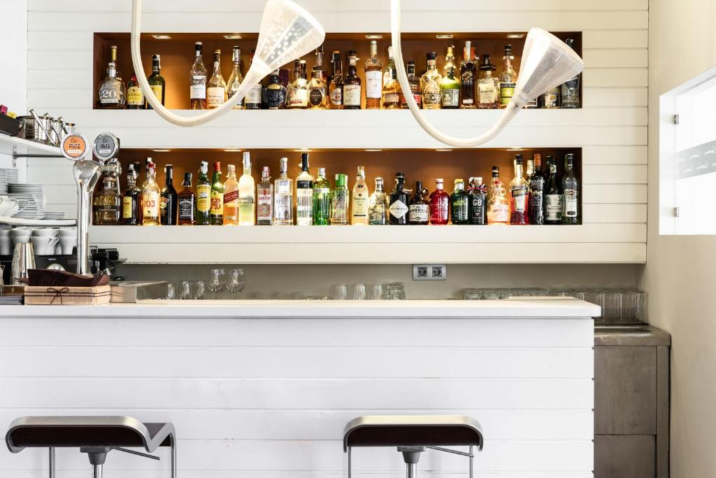 279824433