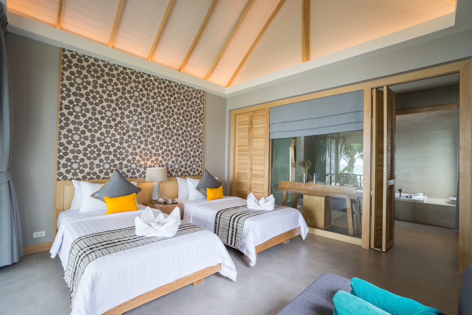 Beachfront Deluxe Villa 6