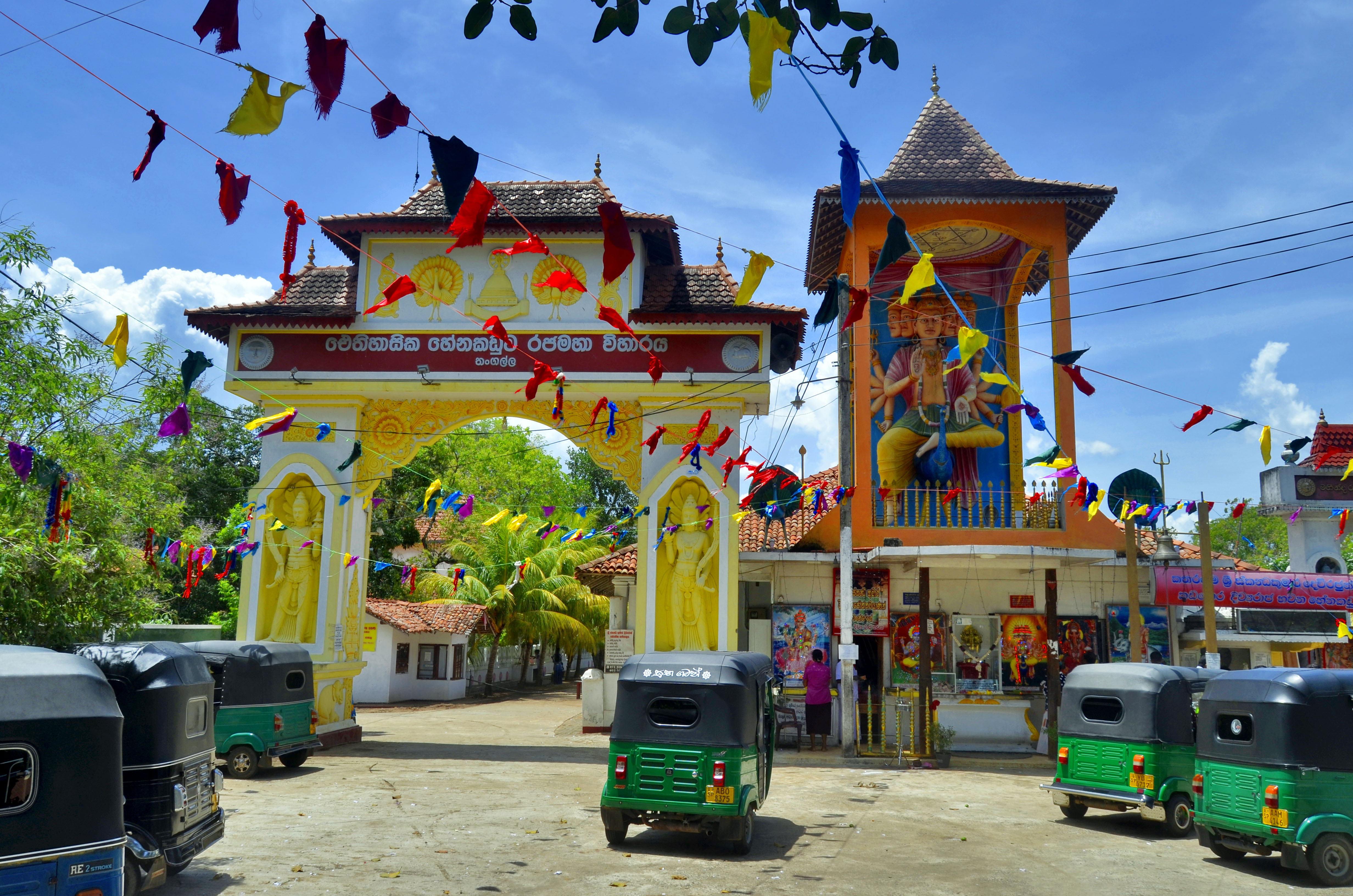 Shutterstock 1147194125 (Tangalle, Sri Lanka April 14, 2018 Entrance Gate Of Henakaduwa Purana Viharaya.)