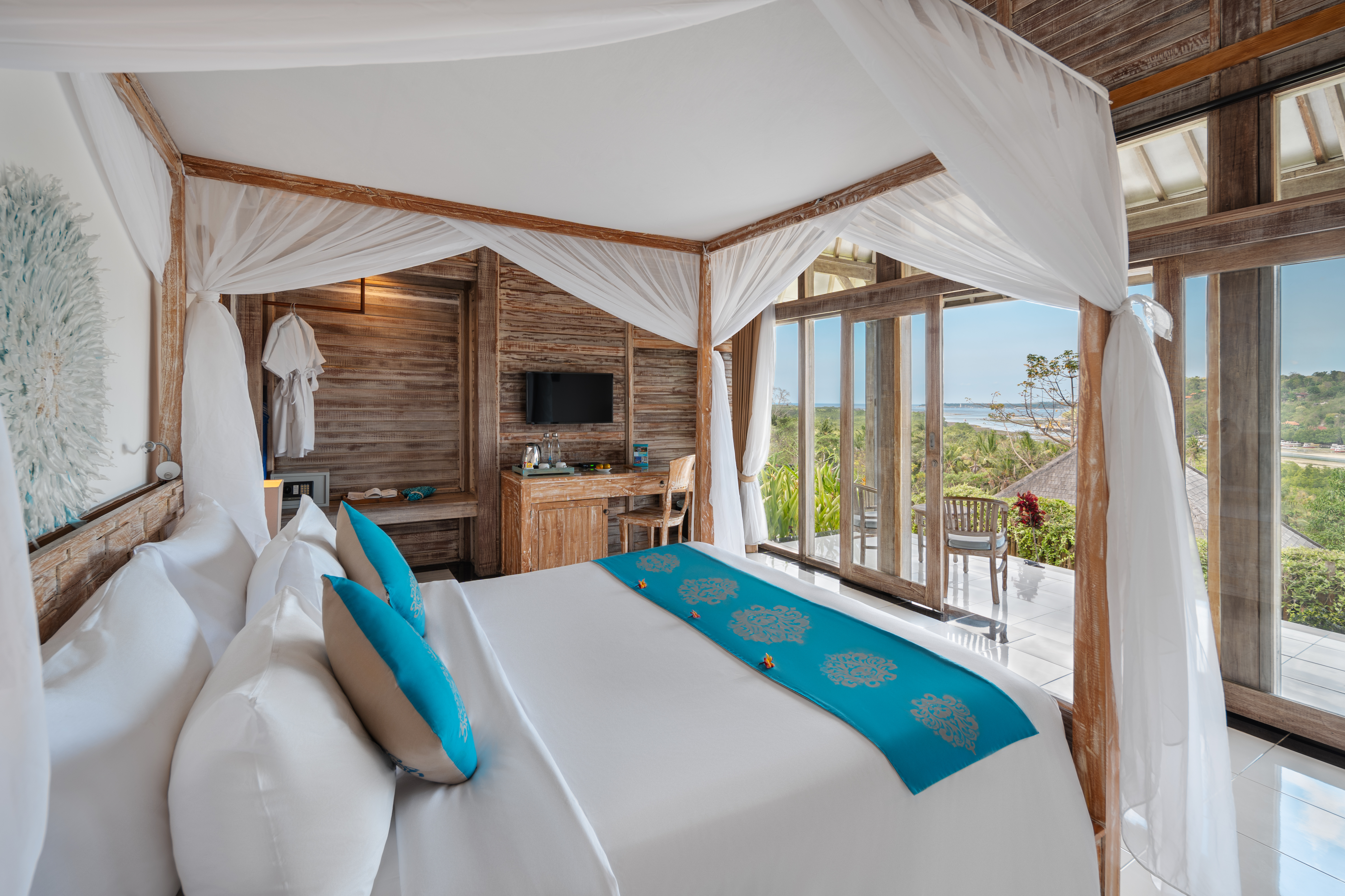 Deluxe Suite Partial Sea View