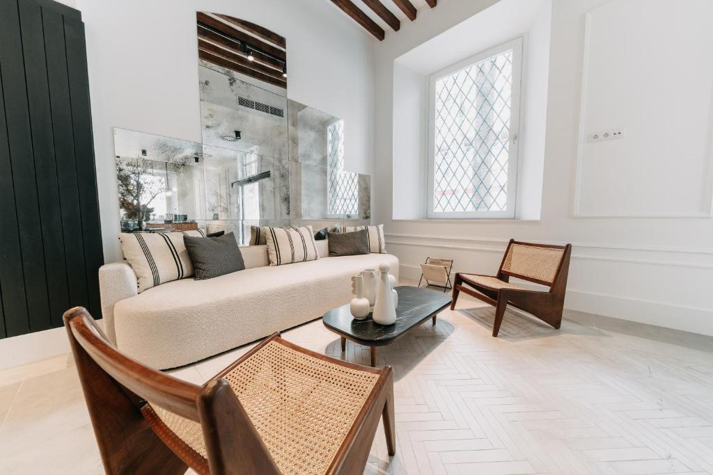 272439861