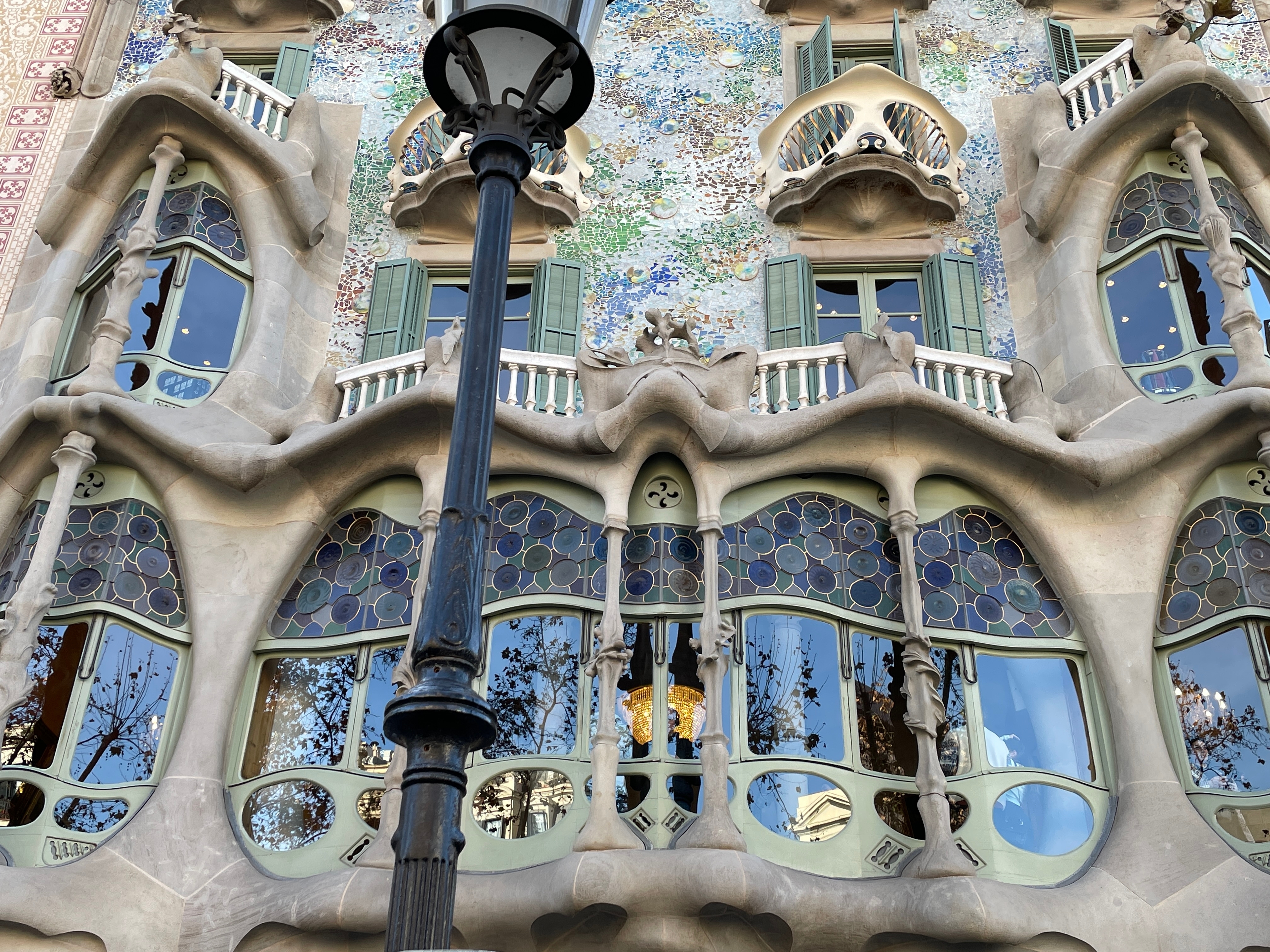Casa Battlo Barcelona Shutterstock 2555512747