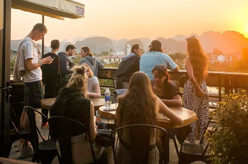 Aadi Tam Coc Rooftop Bar (2Bes)